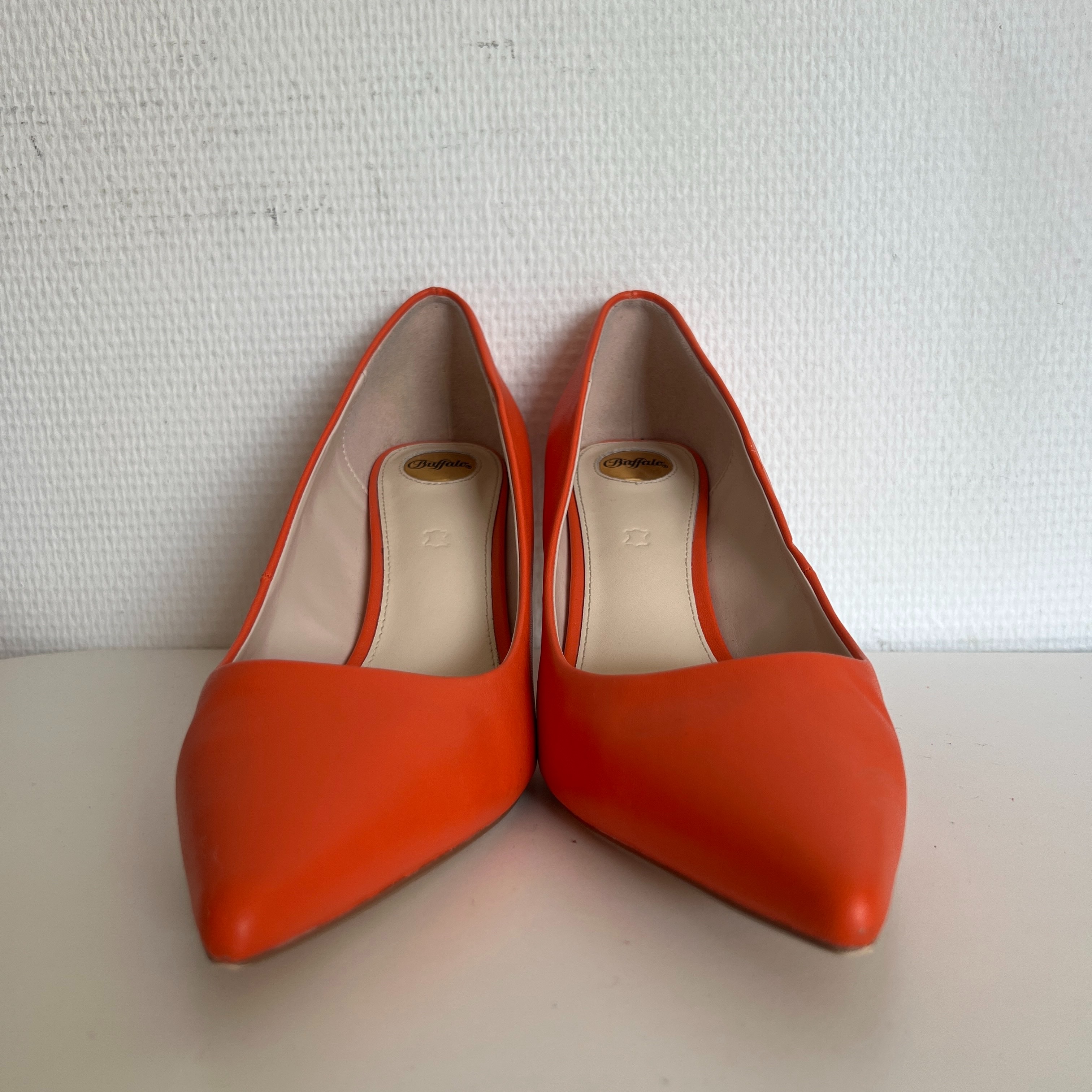 Voir photo 3 de Escarpins Buffalo orange, femme T41 Escarpins Buffalo orange, femme T41 Bon état - Vue 3 -