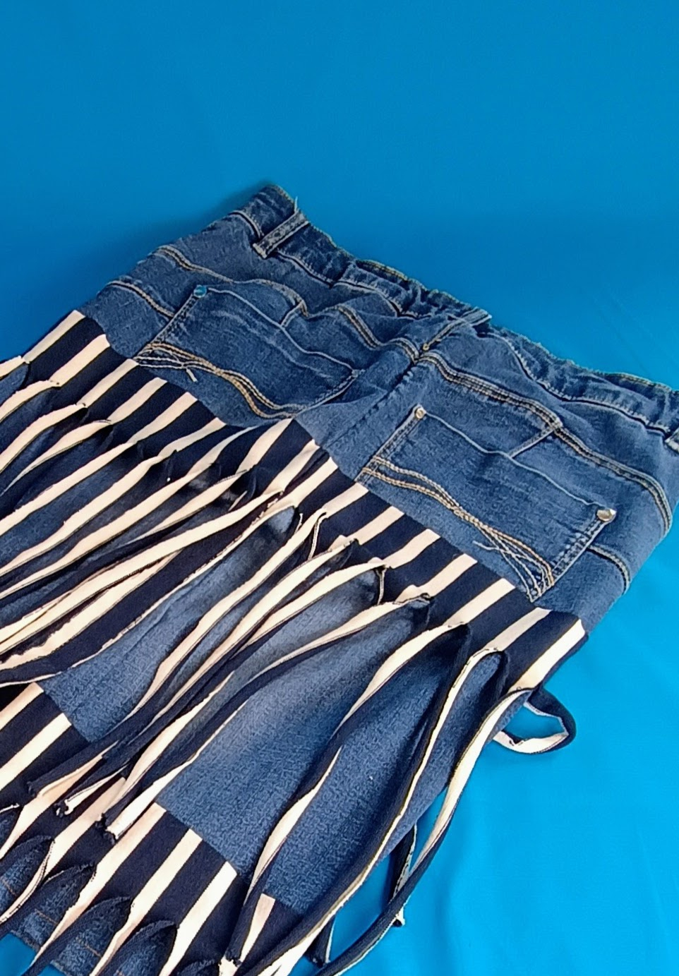 Jupe en Jean's avec franges Comme neuf - Vue 3 - 