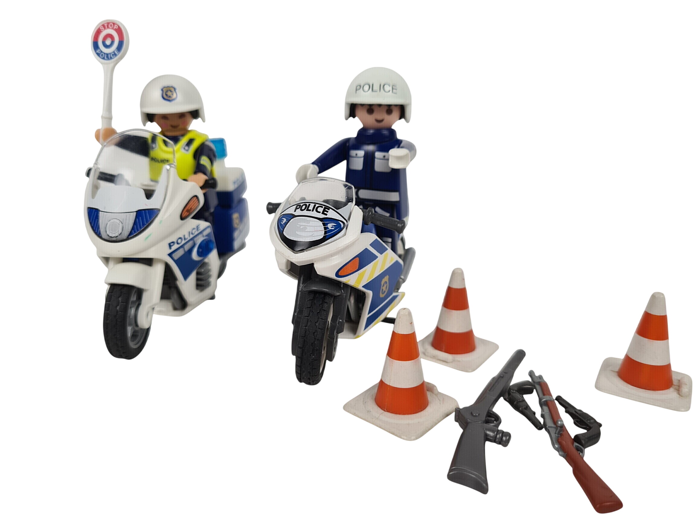 Acheter Playmobil - 2 policiers, 2 motos et des accessoires - 8-10cm Bon état - 14,50 € Playmobil - 2 policiers, 2 motos et des accessoires - 8-10cm Bon état - reconditionné disponible sur Label Emmaüs