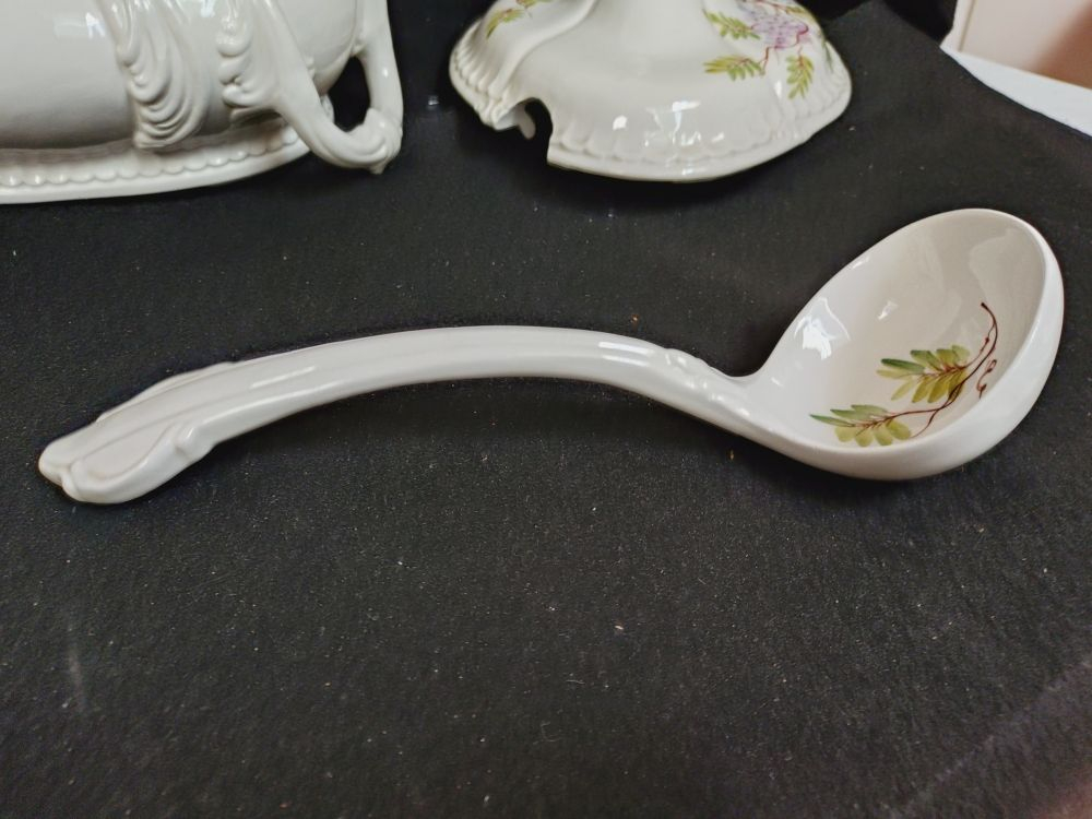 Soupière en céramique italienne à décor floral, avec sa cuillère et son dessous de plat. - Photo 6