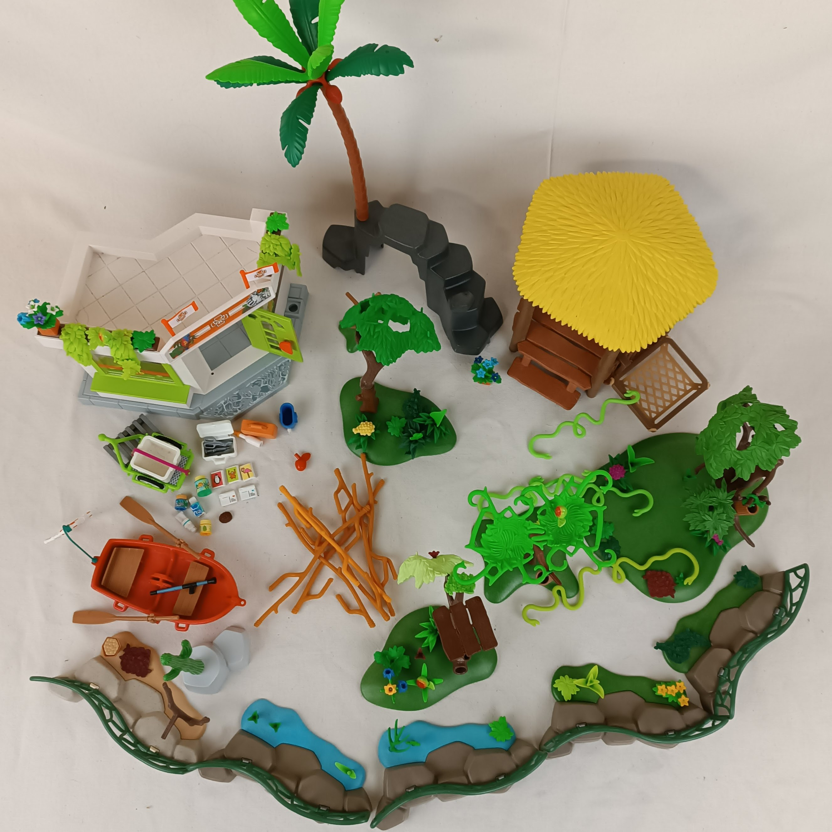 Ensemble Playmobil Zoo, Parc animalier et autres extensions : 175 animaux, 24 personnages Bon état - Vue 13 - 