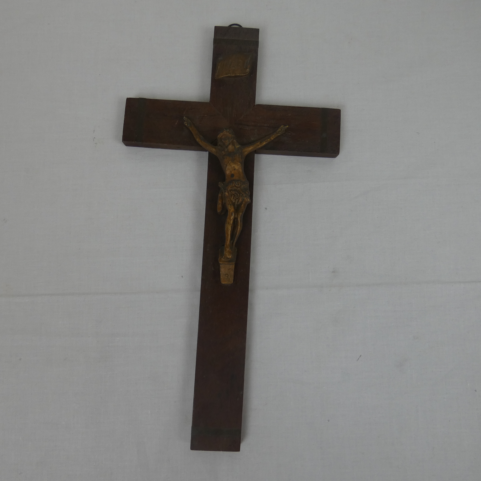 Crucifix En Cuivre et En Bois Vintage Déco  -  reconditionné disponible sur Label Emmaüs