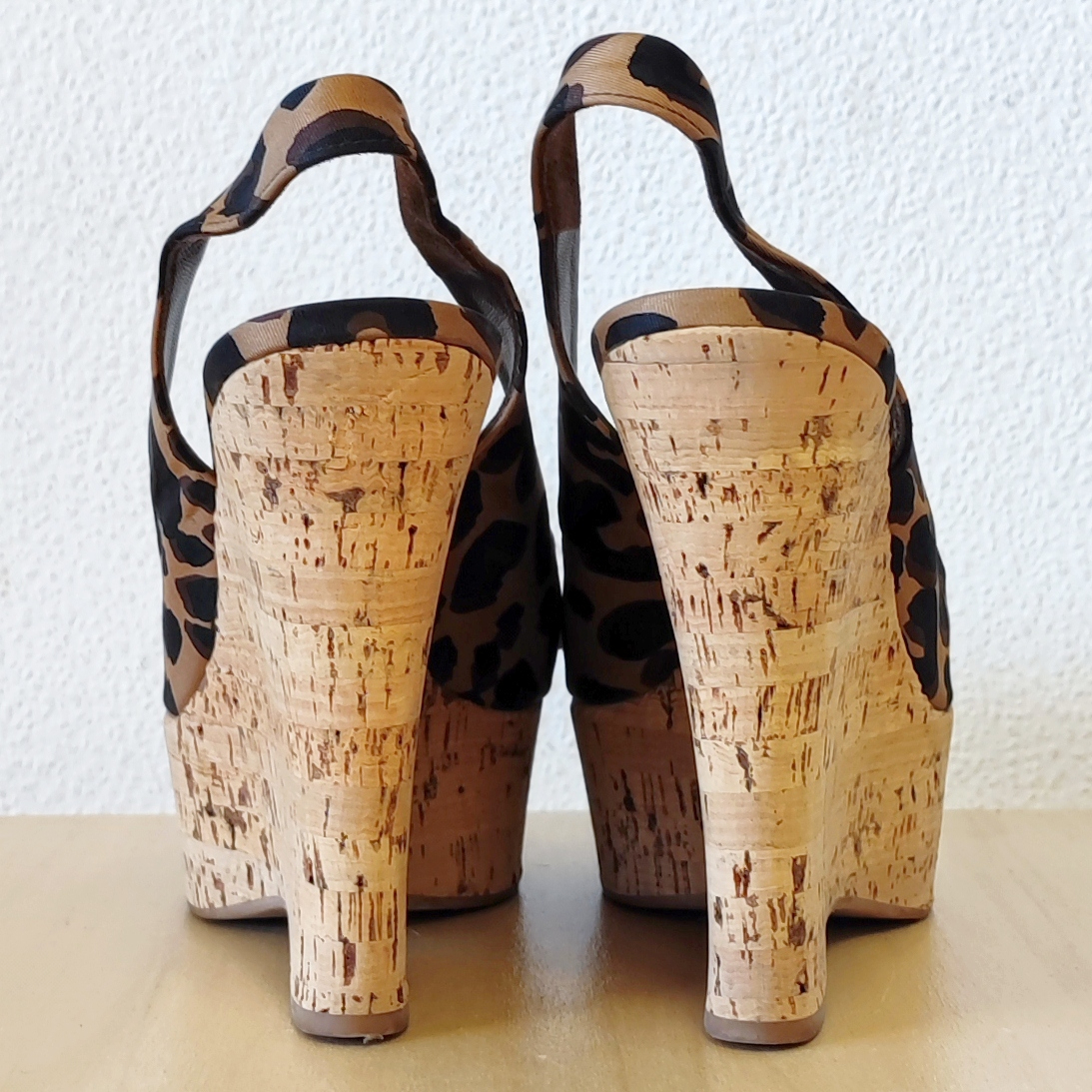 ❤ LOUIS VUITTON - Sandales compensées léopard - 40 - Femme Très bon état - Vue 4 - 