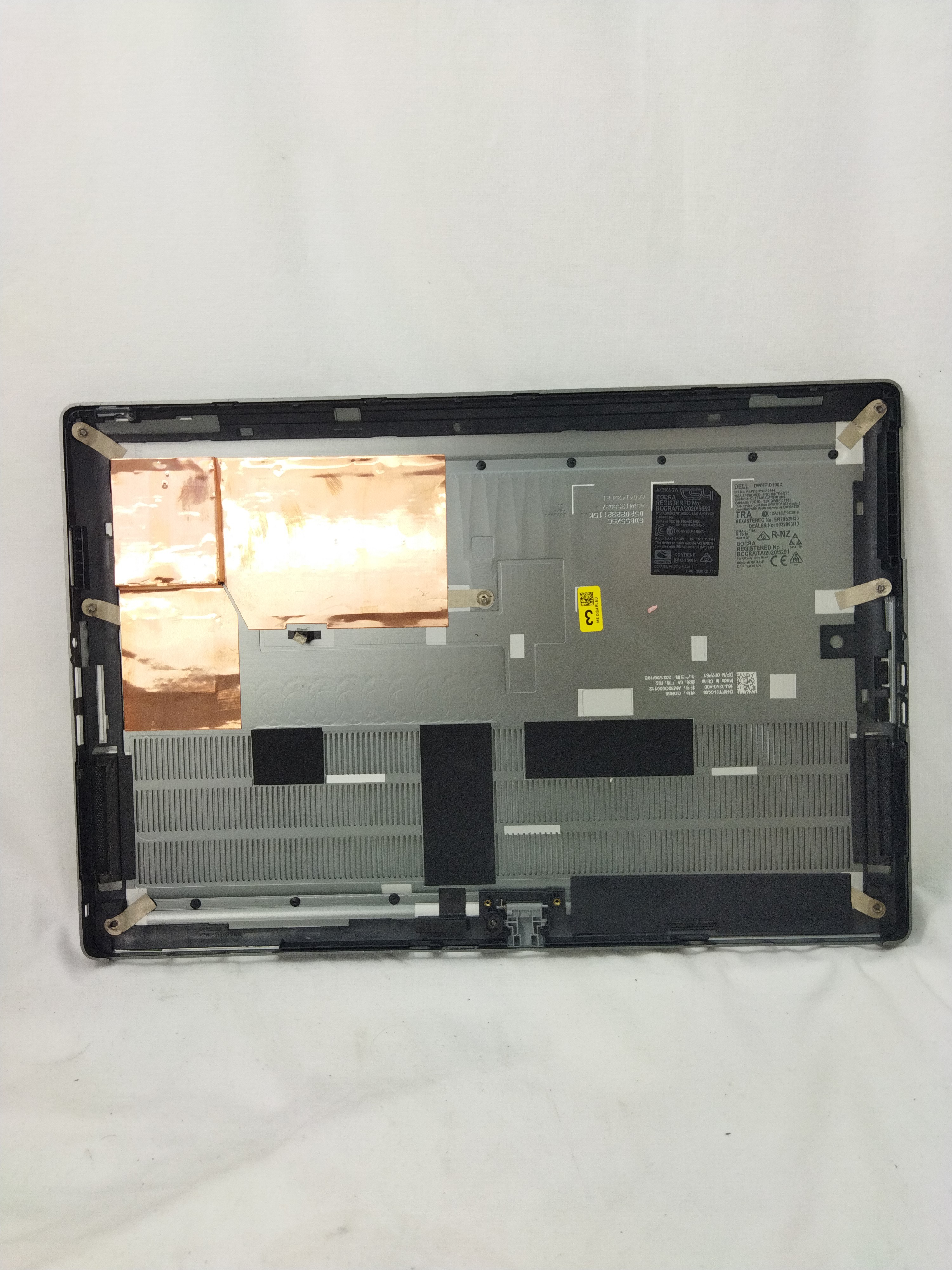Voir photo 2 de Cache arrière DELL Precision 7560 en très bon état Cache arrière DELL Precision 7560 en très bon état Très bon état - Vue 2 -