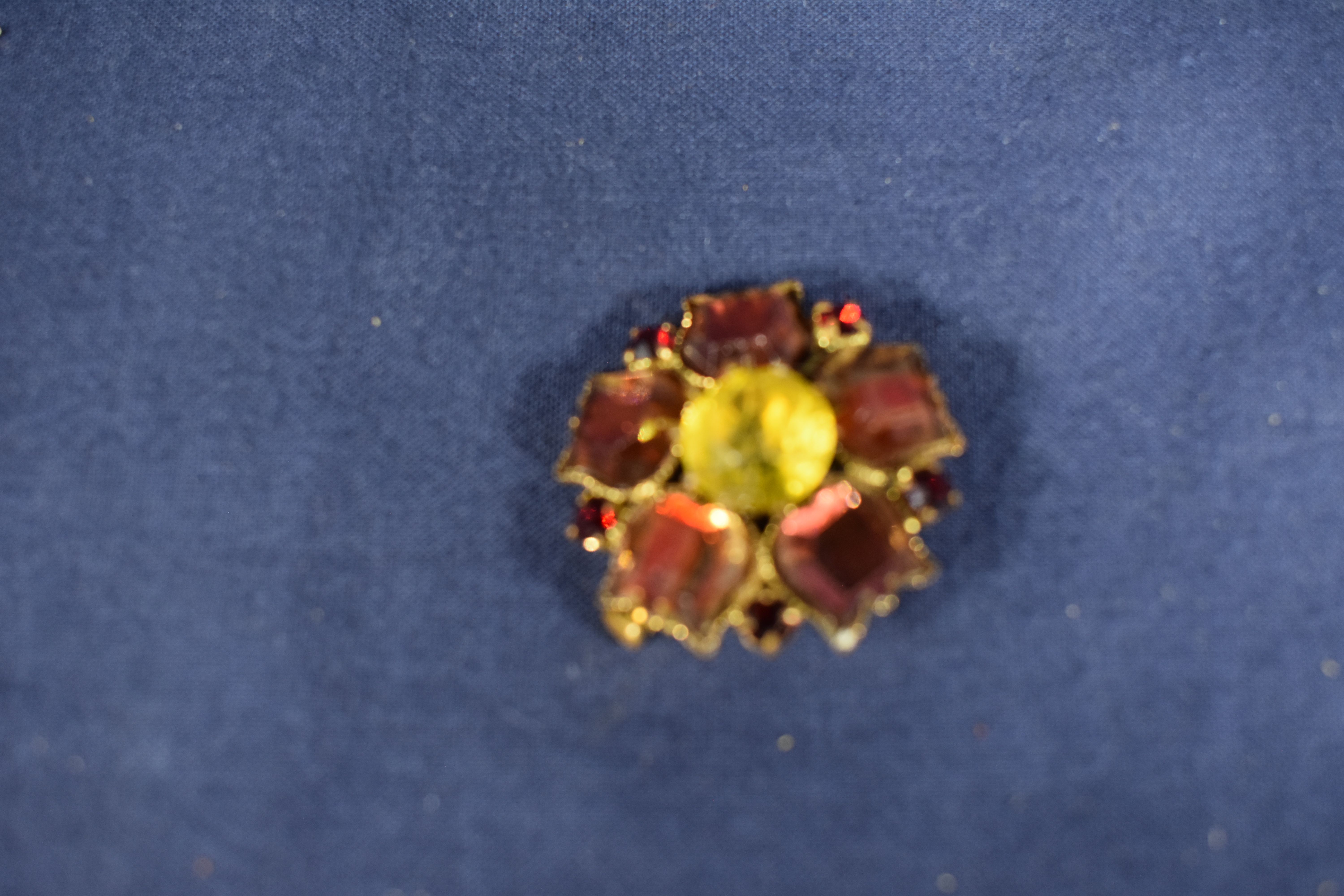 3 boucles plus 1 décoration de ceinture.  - Vue 2 - 