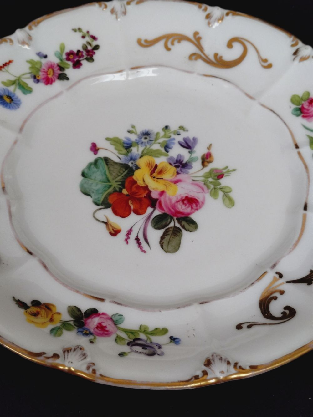 Théière et assiette plate en porcelaine de Limoges à décor floral. - Photo 13