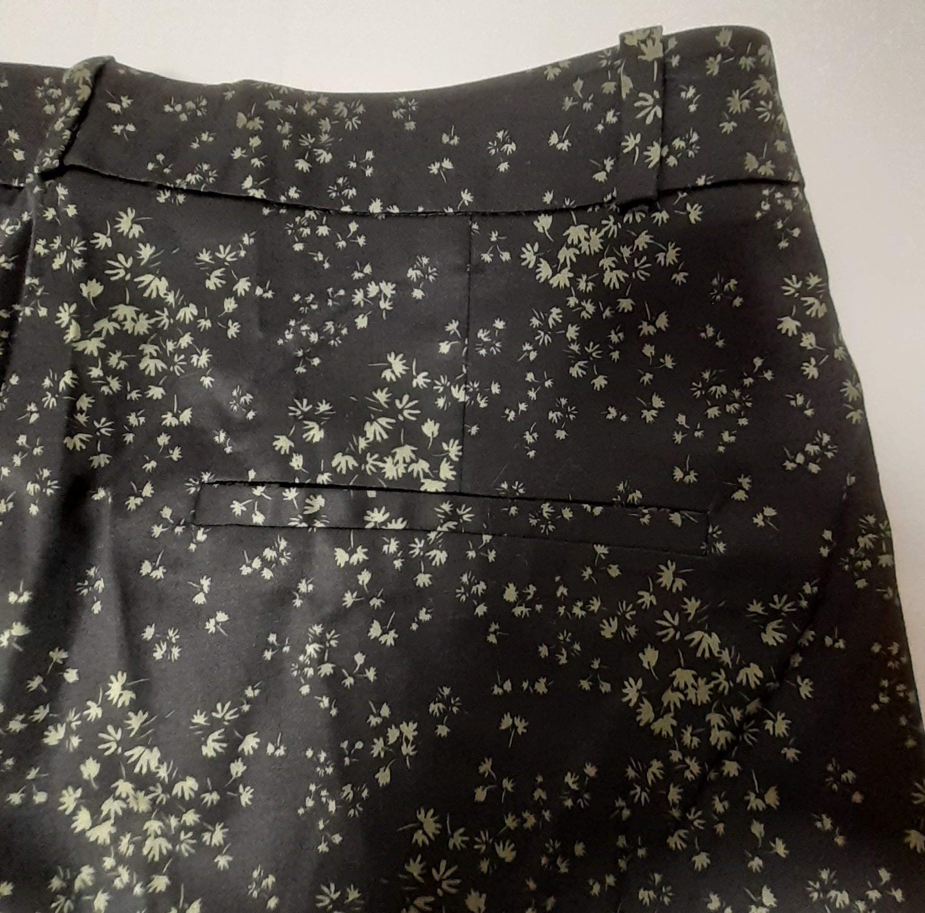 Pantalon cigarette 7/8 noir à motif T42 Comme neuf - Vue 4 - 