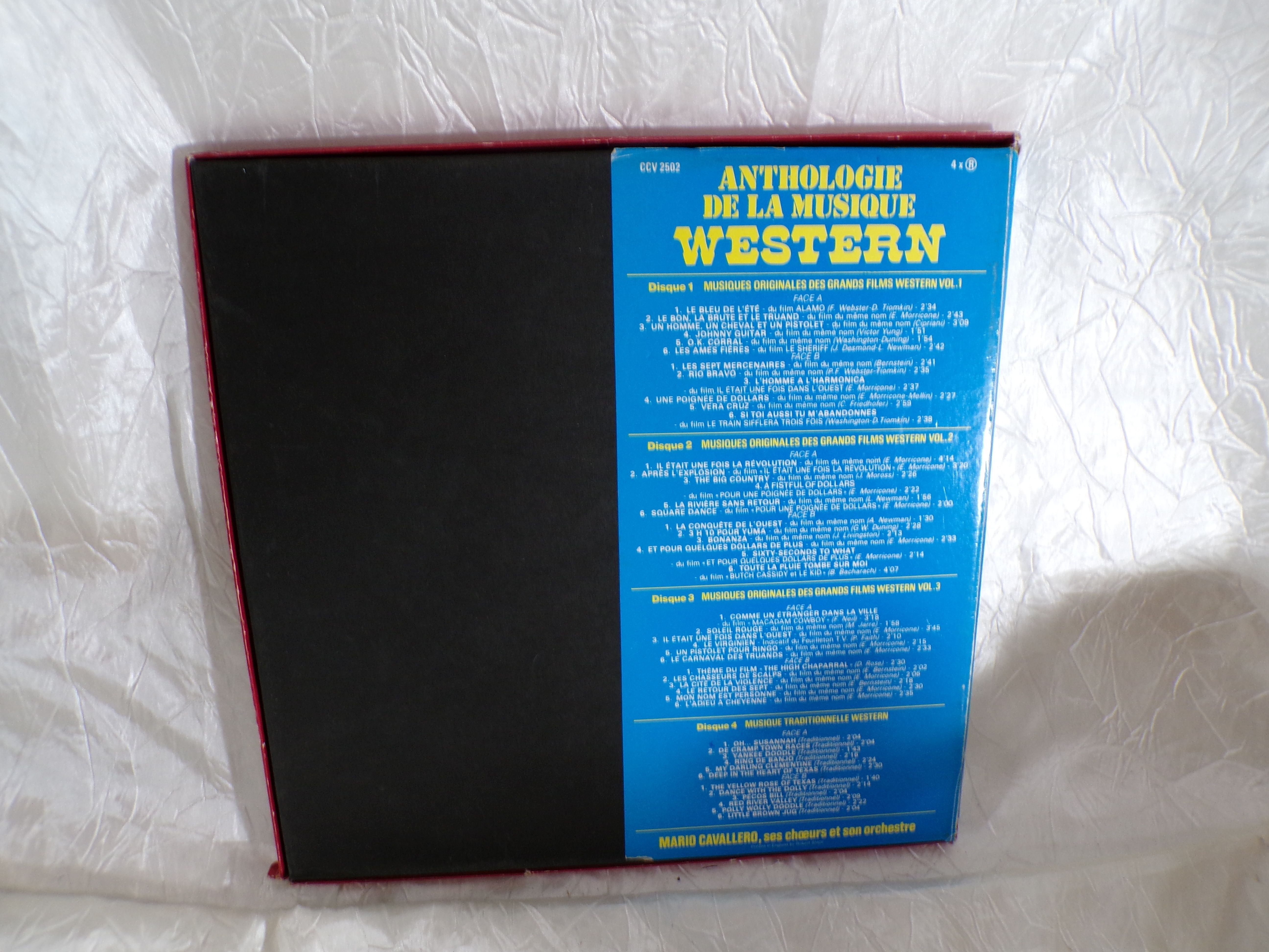 Voir photo 2 de Coffret s'intitule "Anthologie de la Musique Western" (référence CCV 2502) et contient 4 disques vinyles. Coffret s'intitule "Anthologie de la Musique Western" (référence CCV 2502) et contient 4 disques vinyles. Très bon état - Vue 2 -