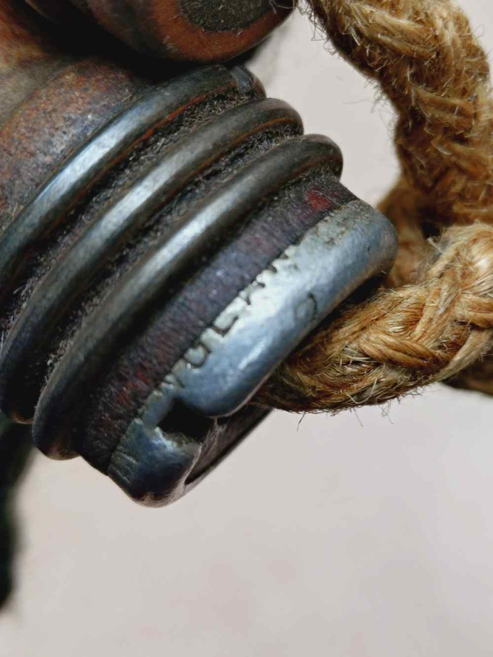 Ancienne corde à sauter des années 30, made in England. Bon état - Vue 4 - 