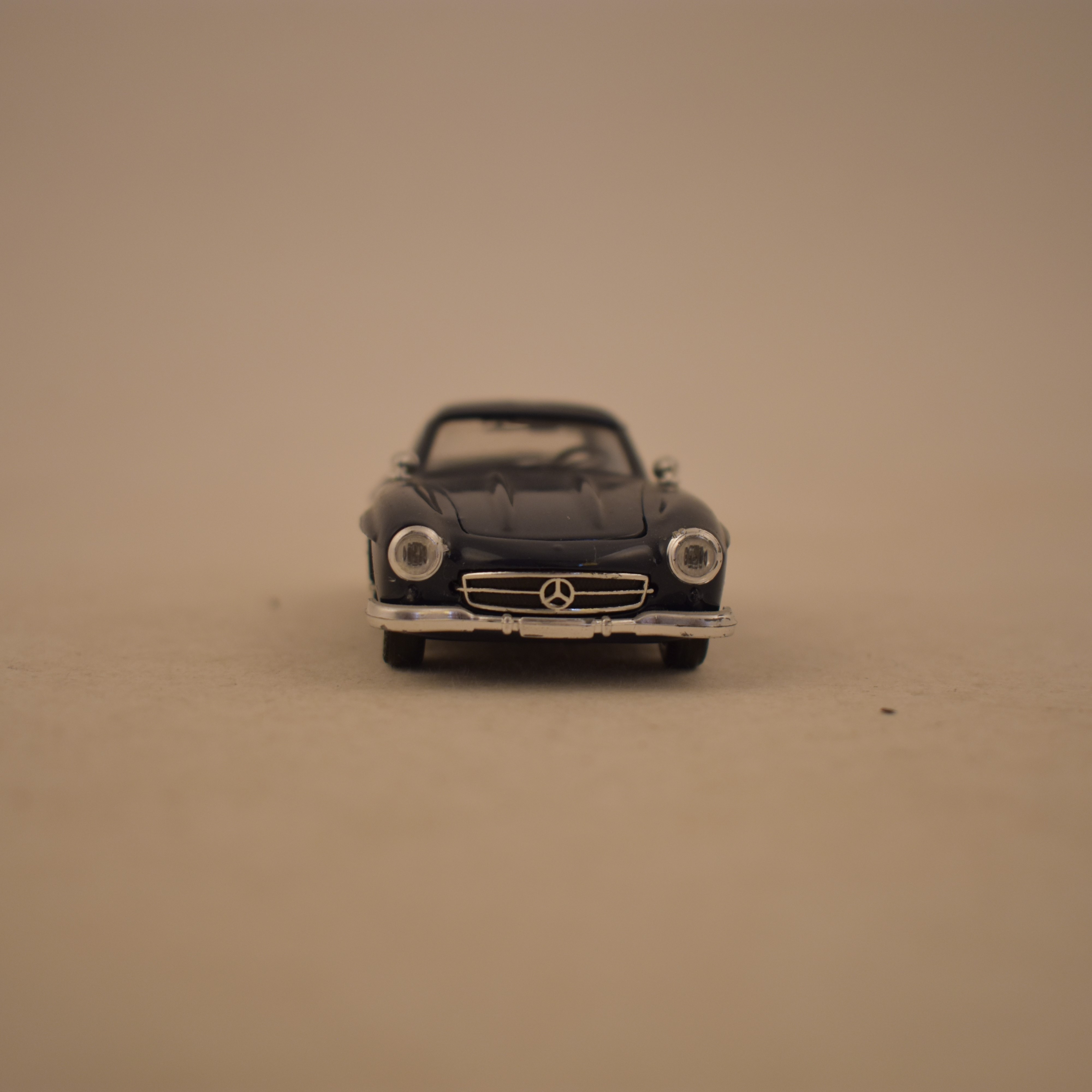 Voir photo 6 de Solido made in france Mercedes 300 SL 1954 N°4502 1/43.10 84 12 Solido made in france Mercedes 300 SL 1954 N°4502 1/43.10 84 12 Très bon état - Vue 6 -