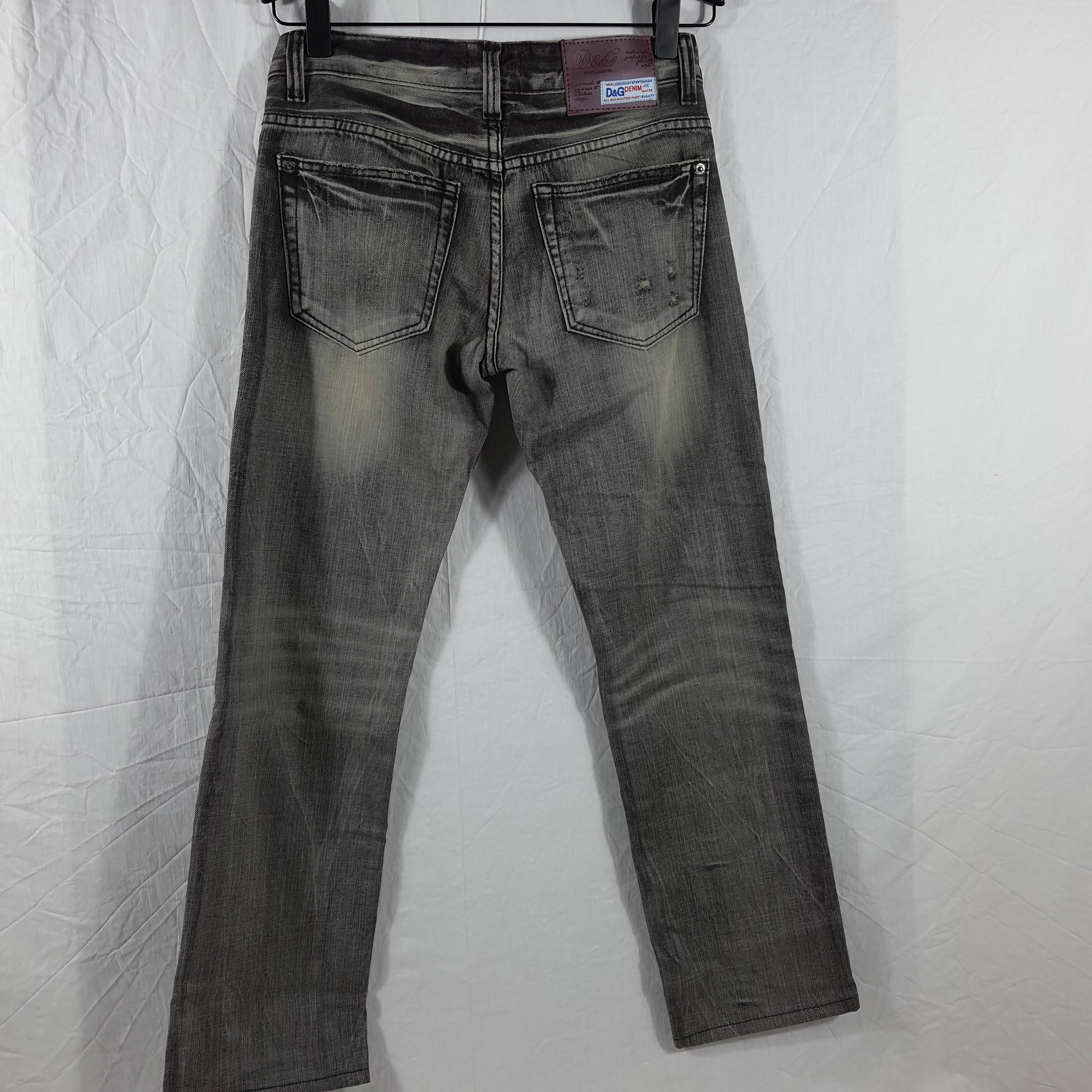 Voir photo 2 de Jeans gris - Dolce & Gabbana - T31 Jeans gris - Dolce & Gabbana - T31 Bon état - Vue 2 -