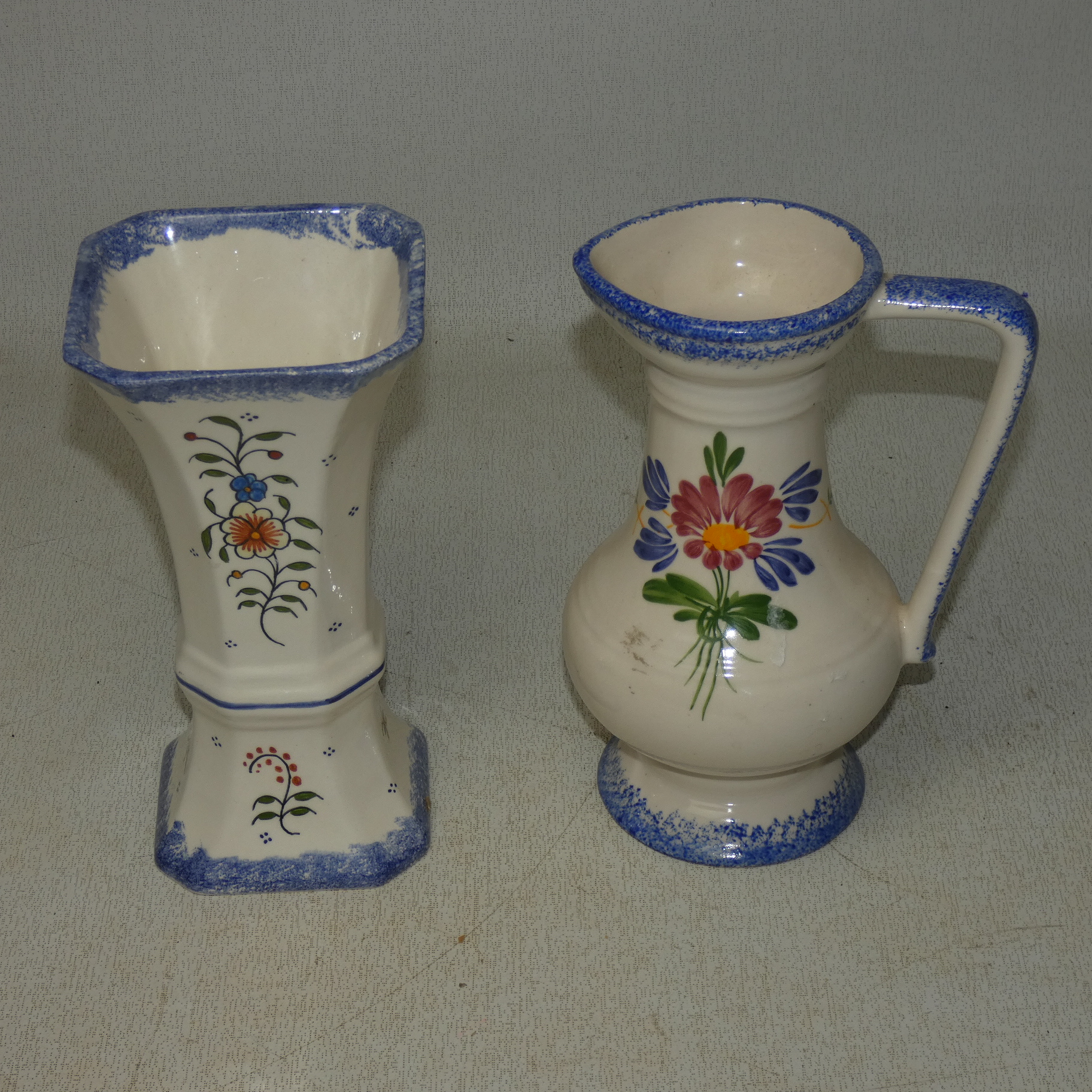 Ensemble  Pichet et Vase en Porcelaine avec une Décoration de Fleurs Fait Main État correct - Vue 4 - 