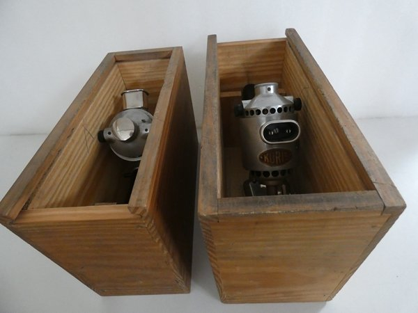 Voir photo 3 de Lot de deux machines à couper le tissu de marque Kuris Lot de deux machines à couper le tissu de marque Kuris Bon état - Vue 3 -
