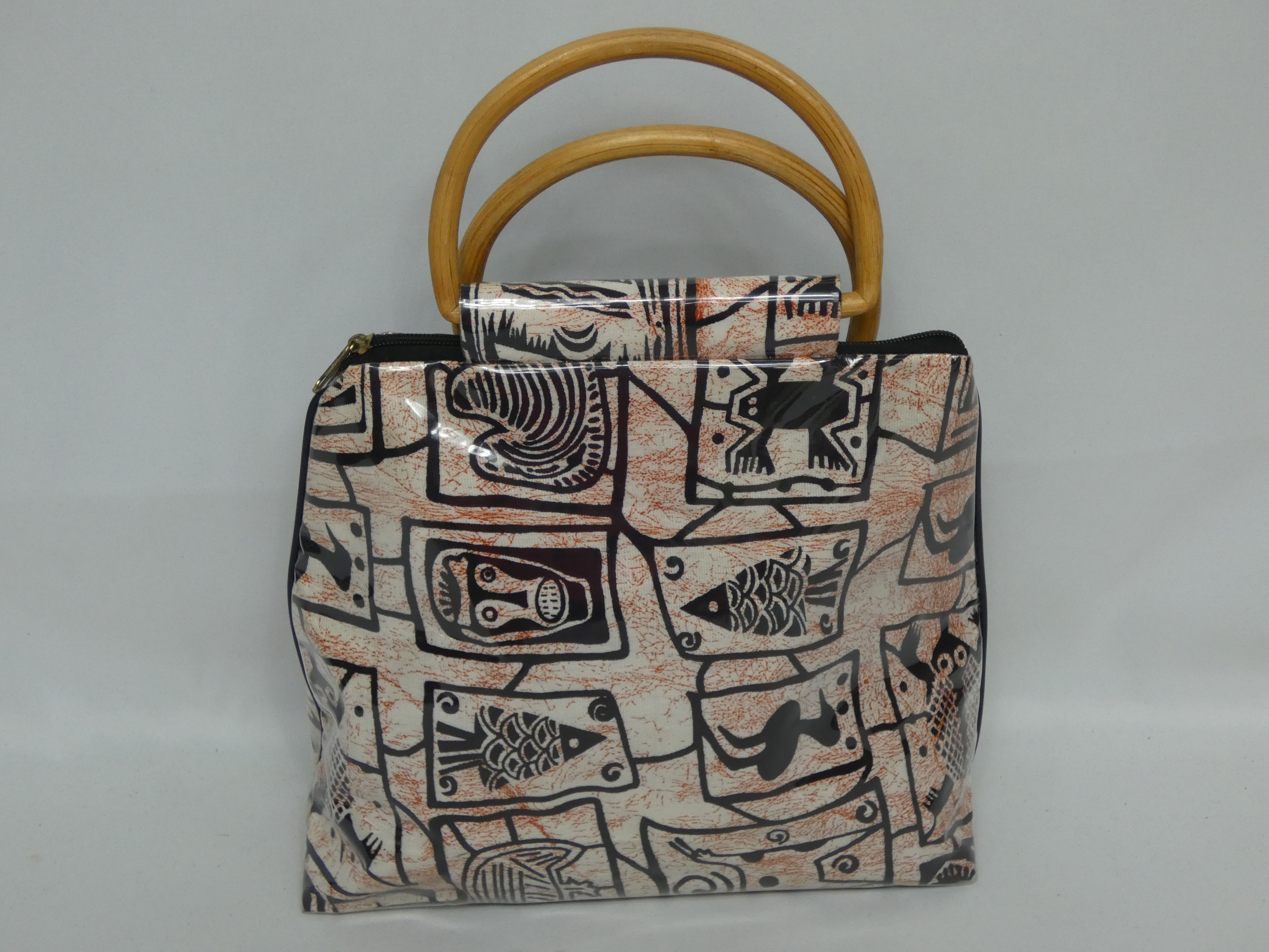 Sac à main en tissu recouvert de plastique transparent aux poignées en imitation bois - Photo 1