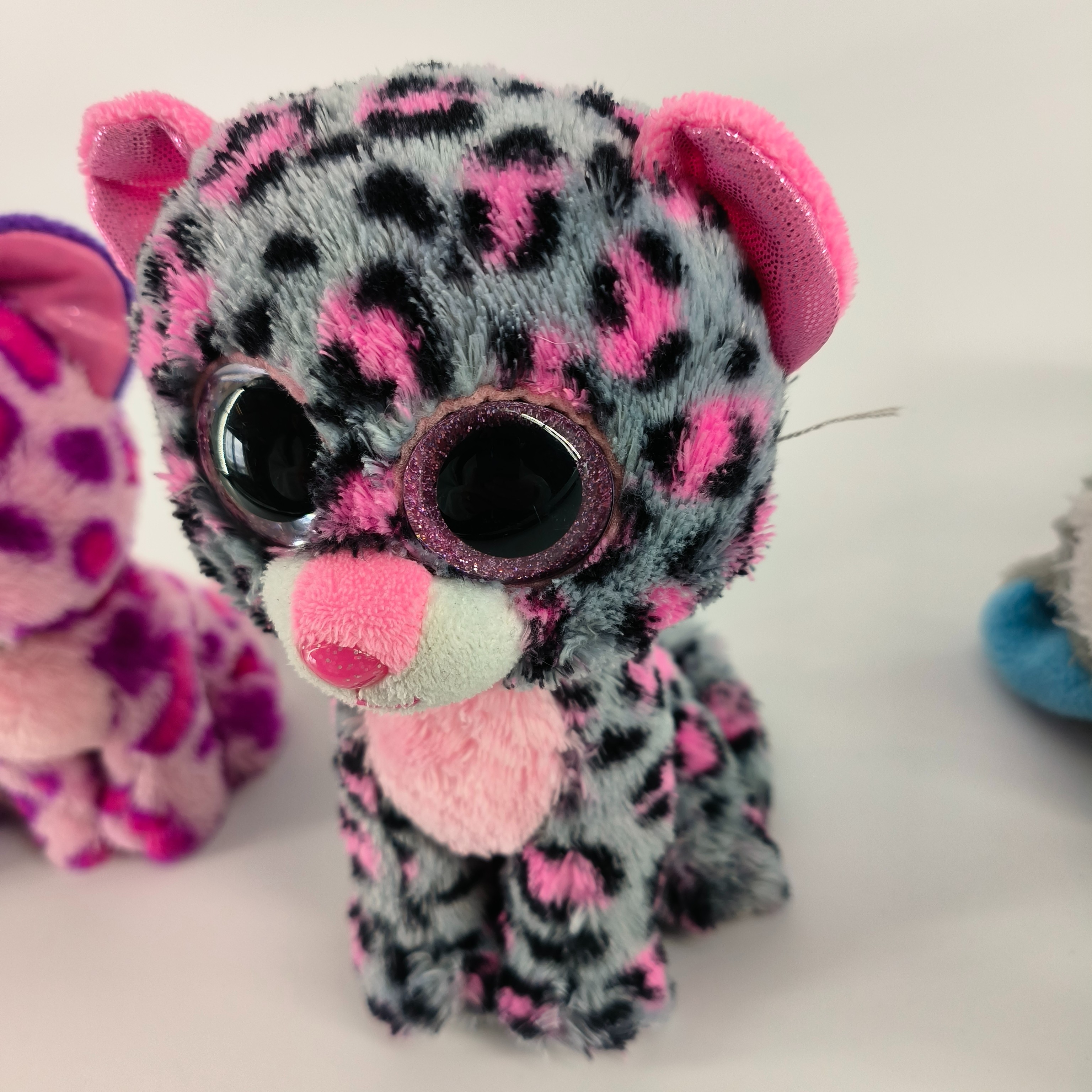 Voir photo 3 de Lot de cinq peluches animaux-Ty-à partir de trois ans Lot de cinq peluches animaux-Ty-à partir de trois ans Très bon état - Vue 3 -