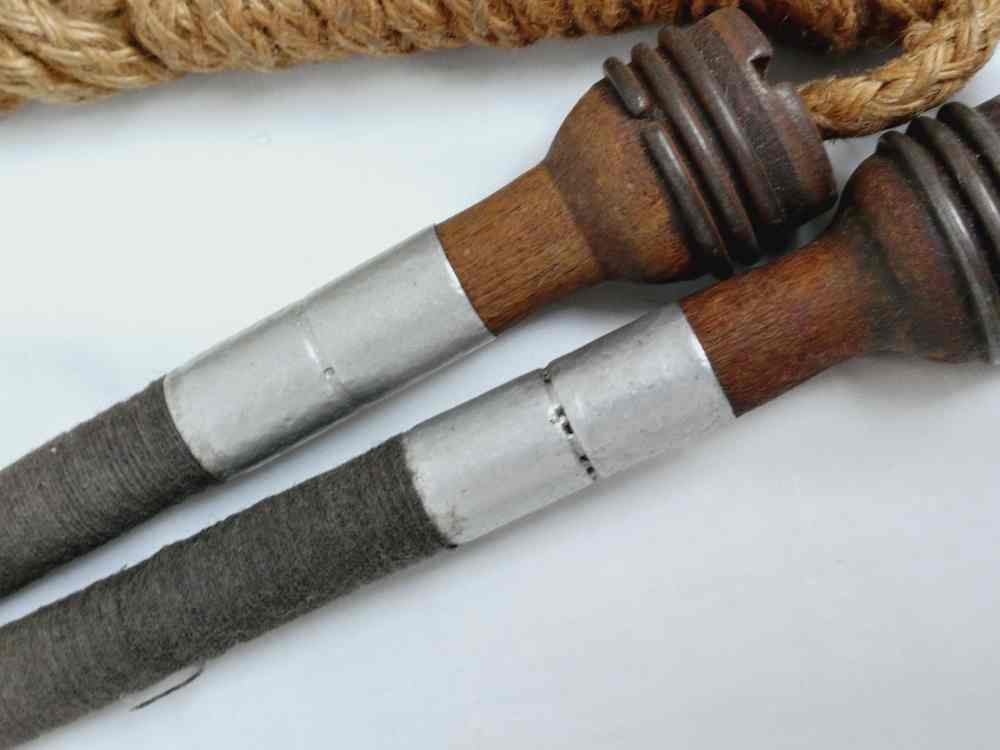 Ancienne corde à sauter des années 30, made in England. Bon état - Vue 8 - 