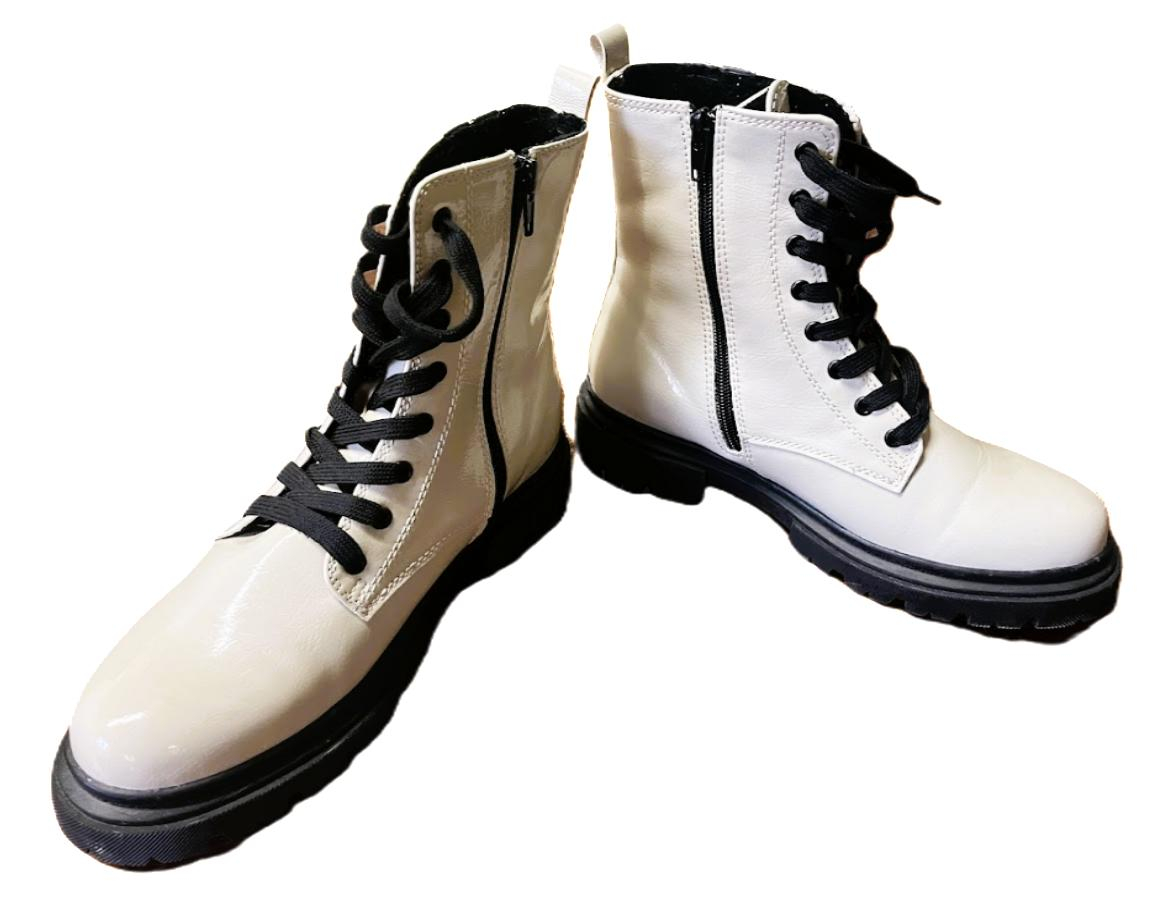 Paire de bottines Merry Scott. Taille 39. Lacets et fermeture éclair sur le côté Très bon état - Vue 2 - 