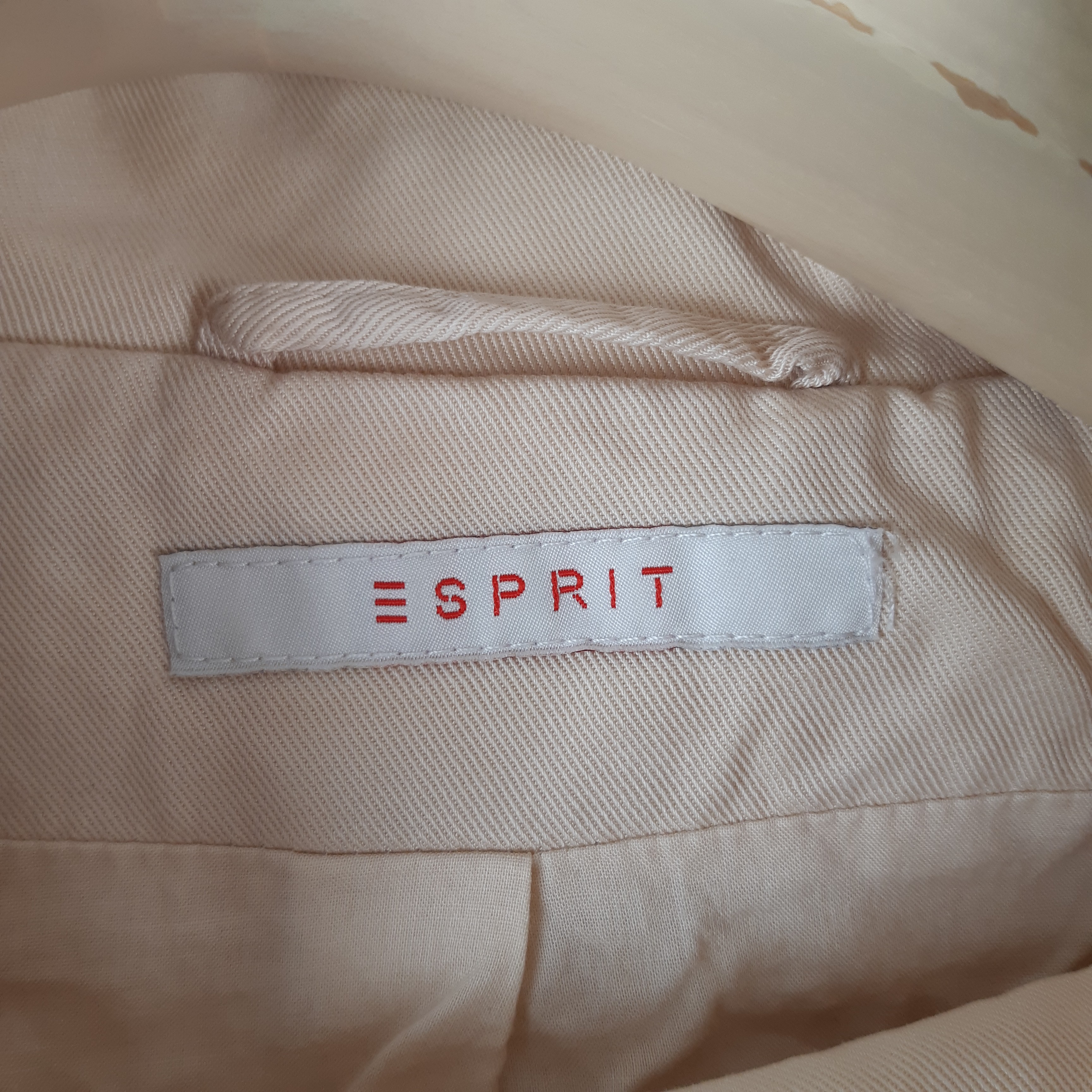 Esprit - Veste beige clair lyocell - Taille 36 mesures Carrure= 41 Poitrine= 44 Longueur= 53 Bon état - Vue 7 - 