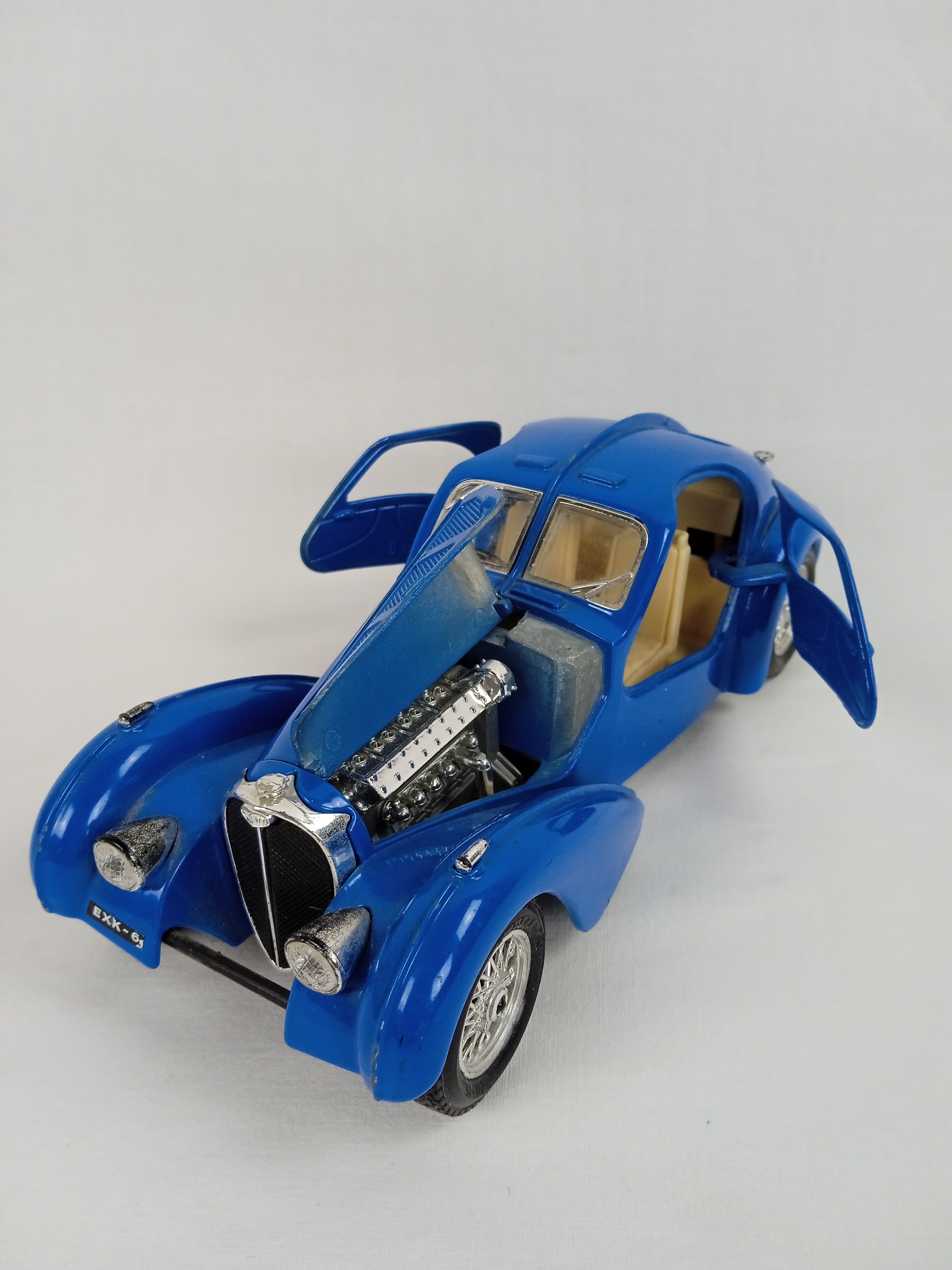 Miniature Burago 1/24 - Bugatti Atlantic (1936) - Voiture De Sport Métal - Italie
