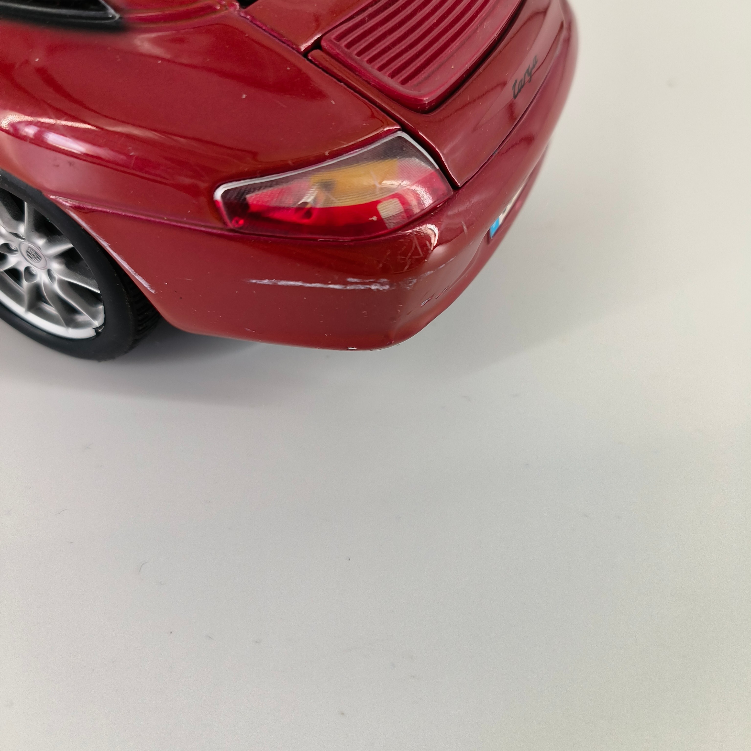 Voir photo 10 de Porsche 911-Targa -1/18-Maisto Porsche 911-Targa -1/18-Maisto Bon état - Vue 10 -
