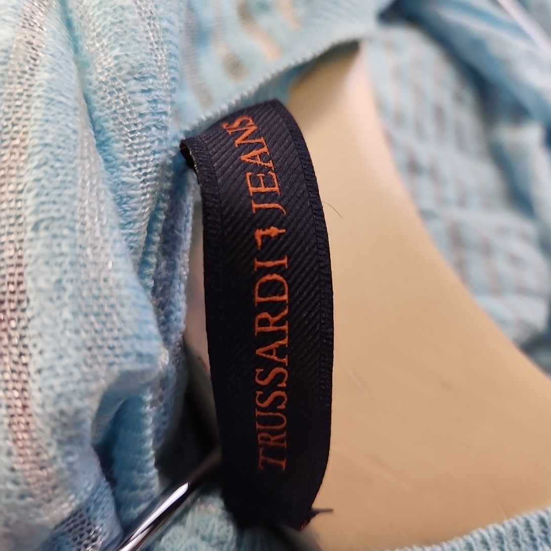 Voir photo 4 de Trussardi Jeans - pull bleu ciel en lin/coton - Taille S Trussardi Jeans - pull bleu ciel en lin/coton - Taille S - Vue 4 -