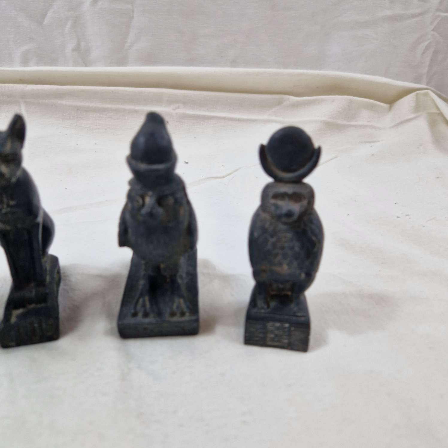 Petit lot de statuettes égyptiennes en résine - Photo 6