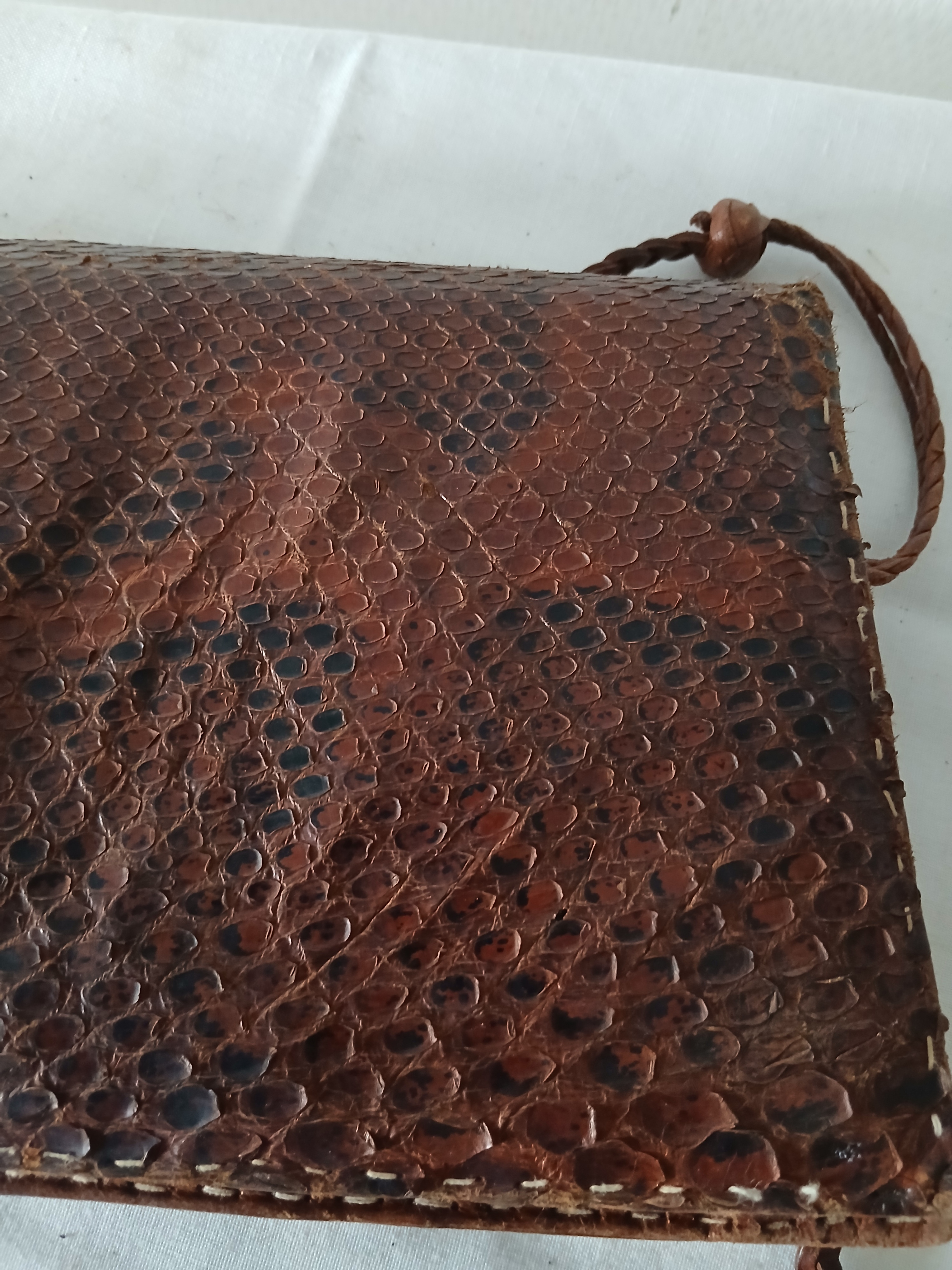 Sac à main vintage à soufflets en cuir et peau de serpent Bon état - Vue 4 - 