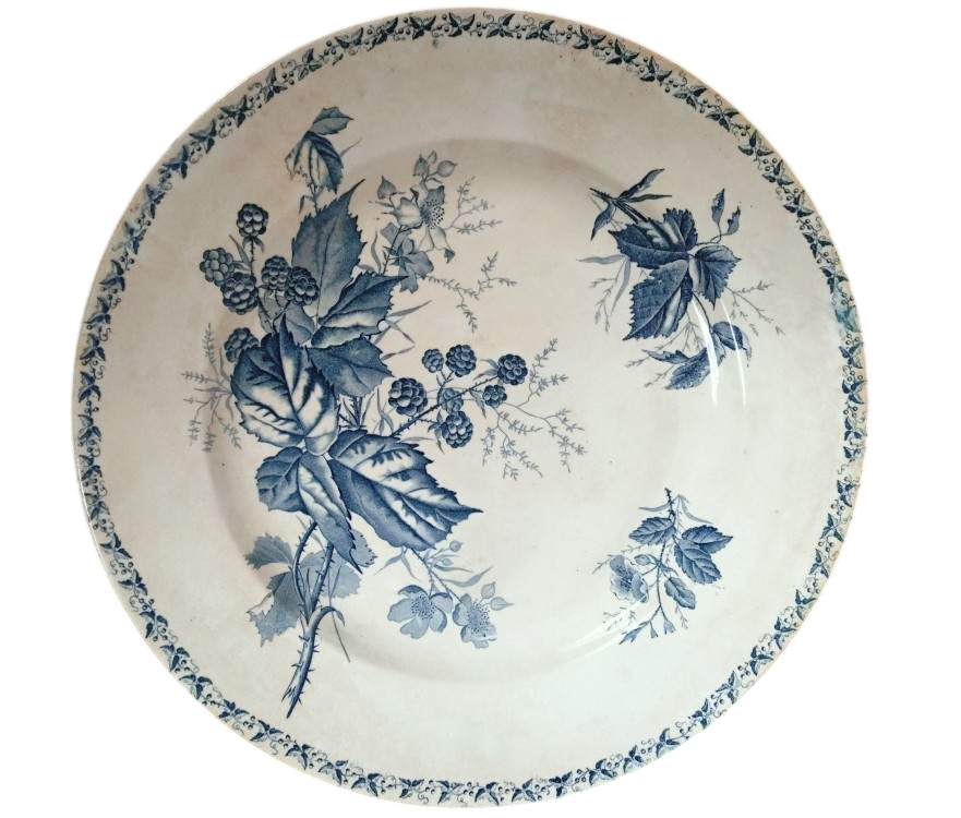 Acheter Grande assiette plate ancienne Badonviller modèle mûre. Bon état - 28,00 € Grande assiette plate ancienne Badonviller modèle mûre. Bon état - reconditionné disponible sur Label Emmaüs