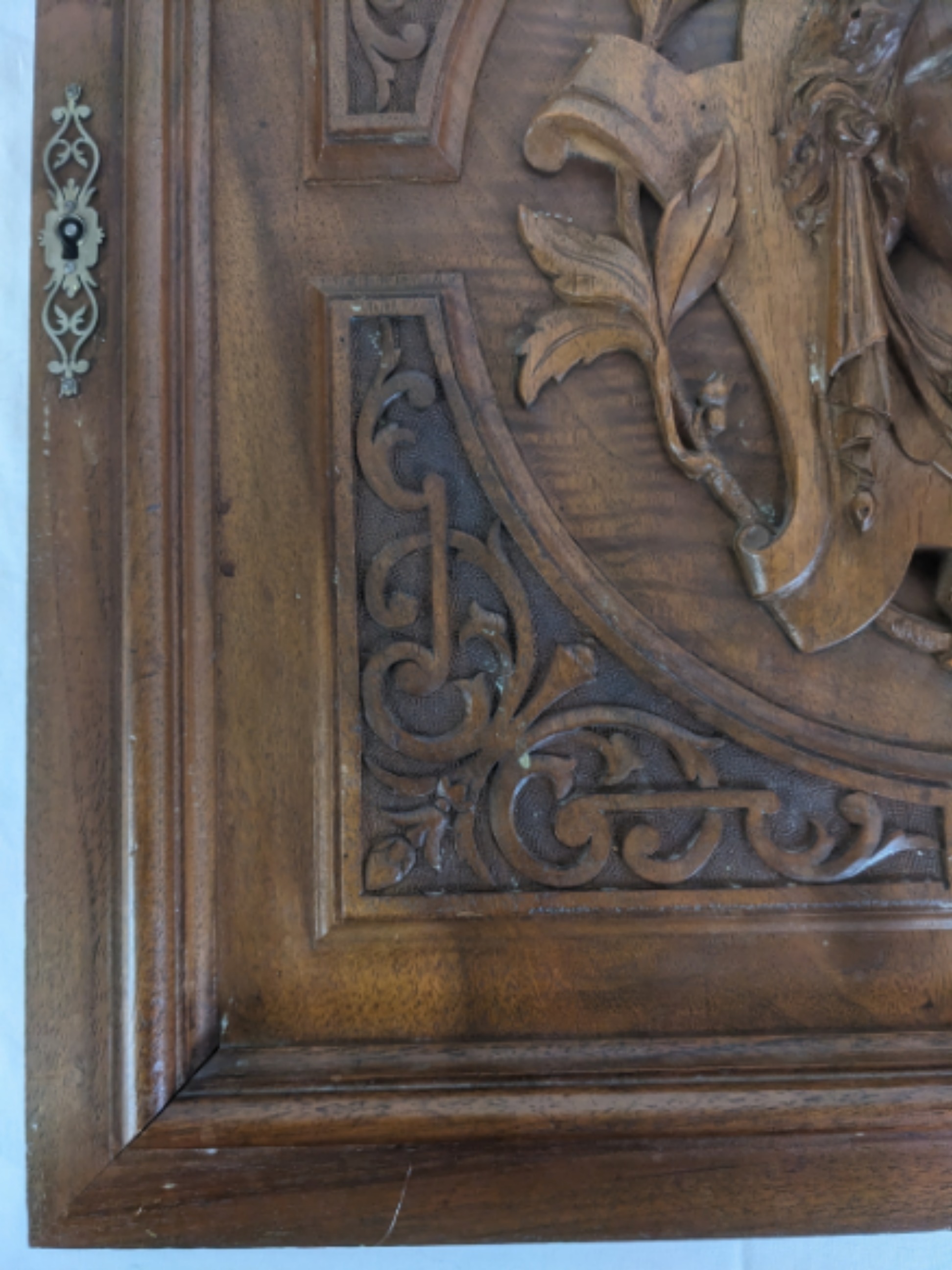 Ancienne porte en bois sculpté - Photo 1