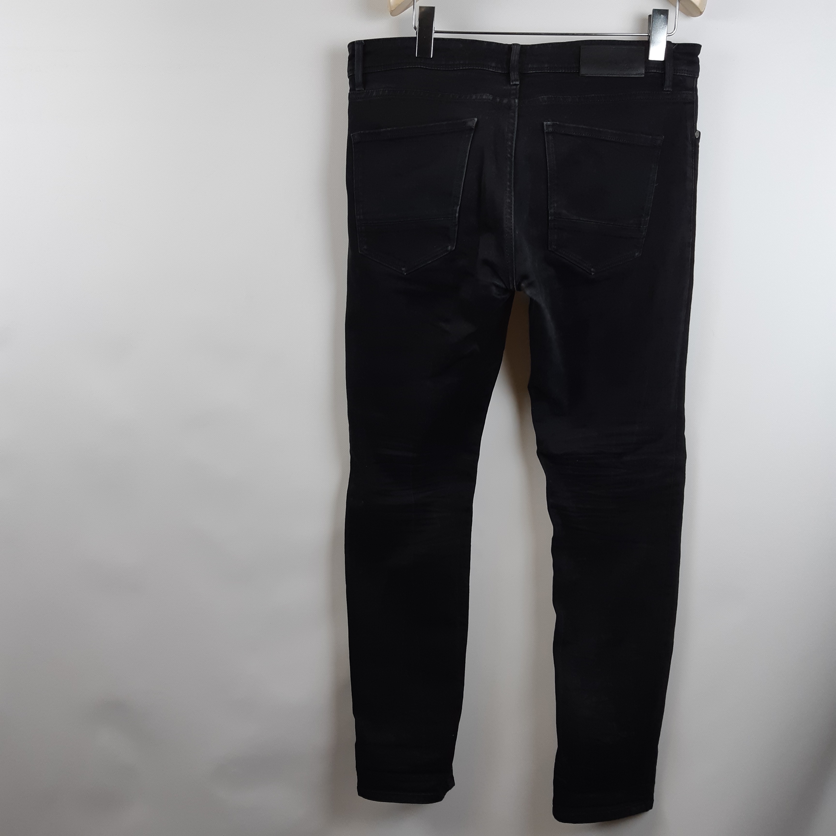 Voir photo 5 de Boss - Jean coton noir shoot - Taille 46 Longueur 104 Boss - Jean coton noir shoot - Taille 46 Longueur 104 - Vue 5 -