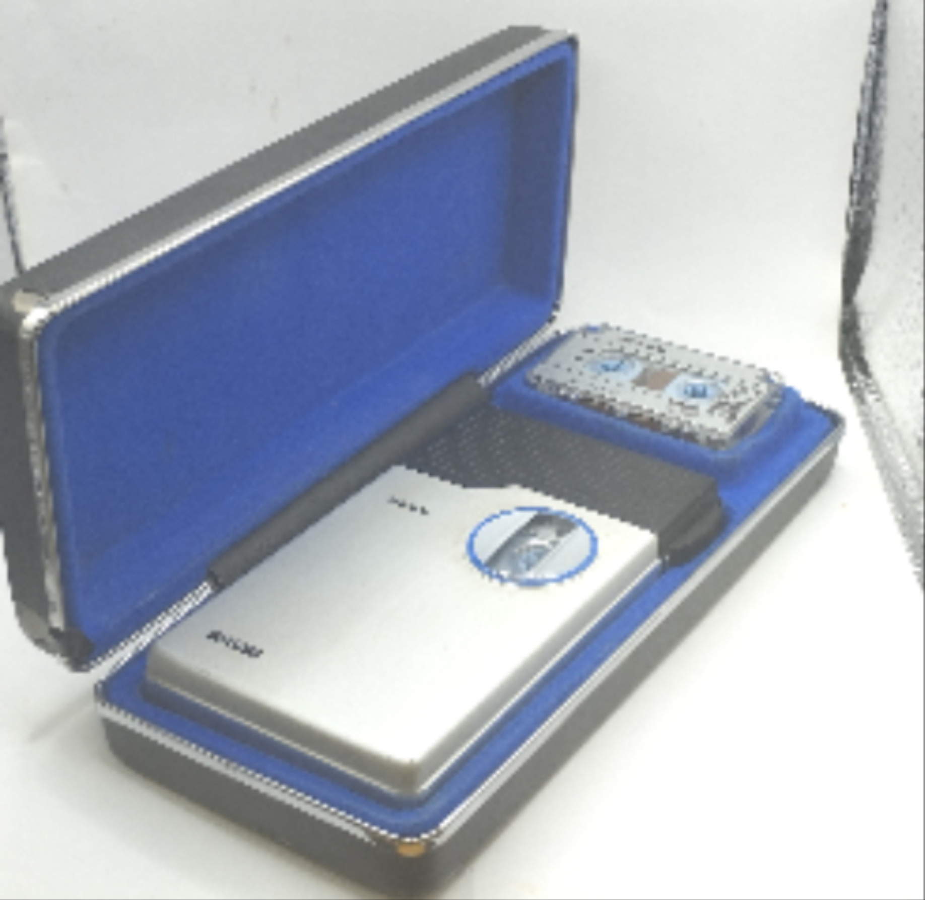 Mini enregistreur cassette vintage Philips  - État correct sur Label Emmaüs