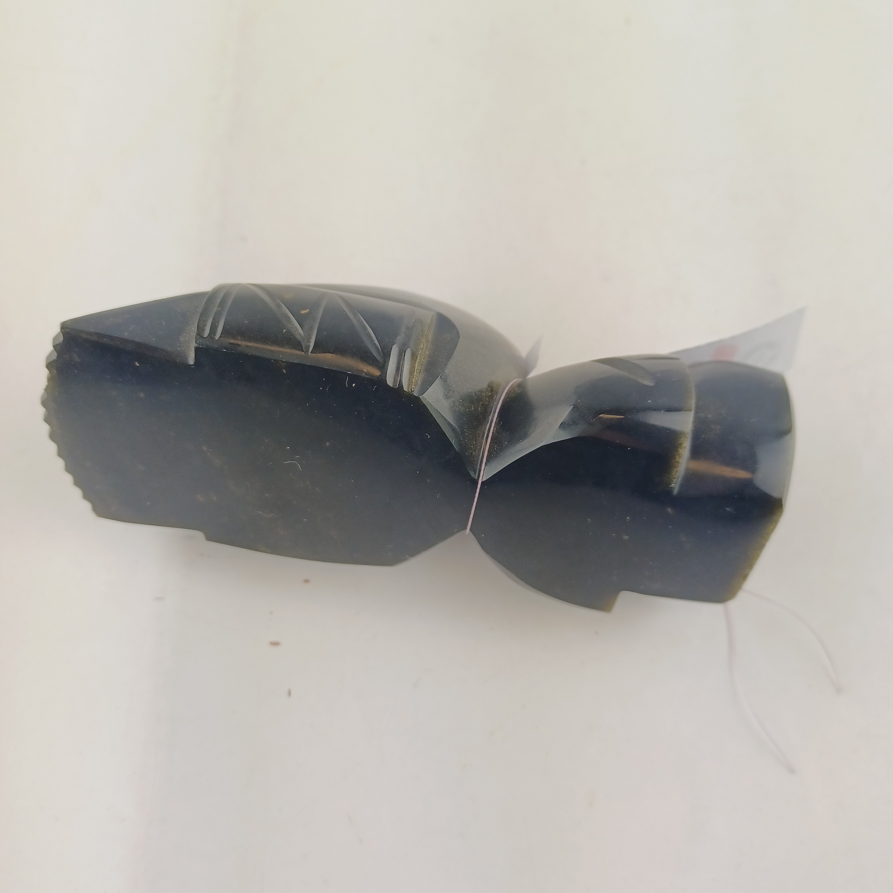 Statuette d'obsidienne de 12 cm sculptée d'un homme Très bon état - Vue 4 - 