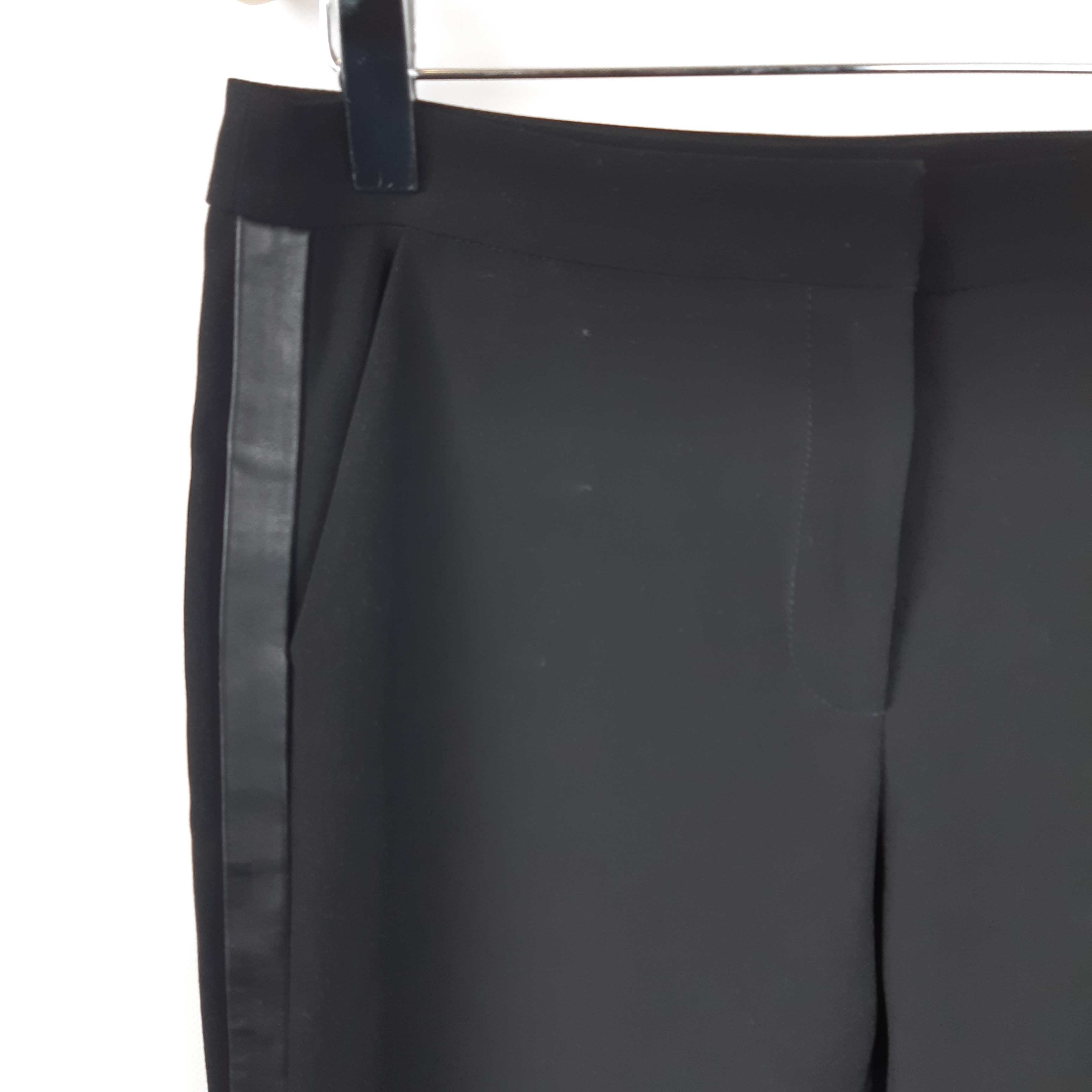 Voir photo 2 de Zapa - Pantalon noir chic - Taille 40 Longueur 95 Zapa - Pantalon noir chic - Taille 40 Longueur 95 Très bon état - Vue 2 -