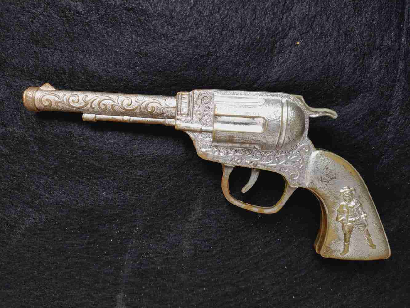 Voir photo 24 de Déguisement Trappeur (5/7 ans), Anselme, bal Masqué, complet, vintage, made in France. Déguisement Trappeur (5/7 ans), Anselme, bal Masqué, complet, vintage, made in France. - Vue 24 -
