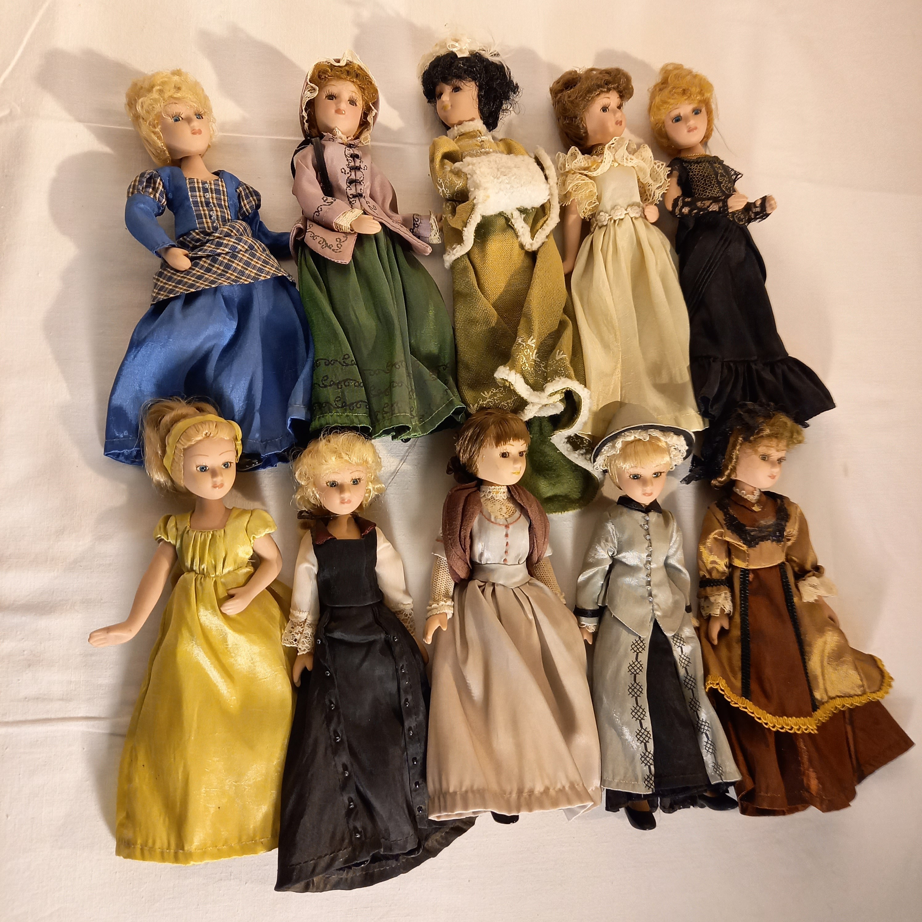 Lot de 10 poupeés de collection en porcelaine  - Vue 2 - 