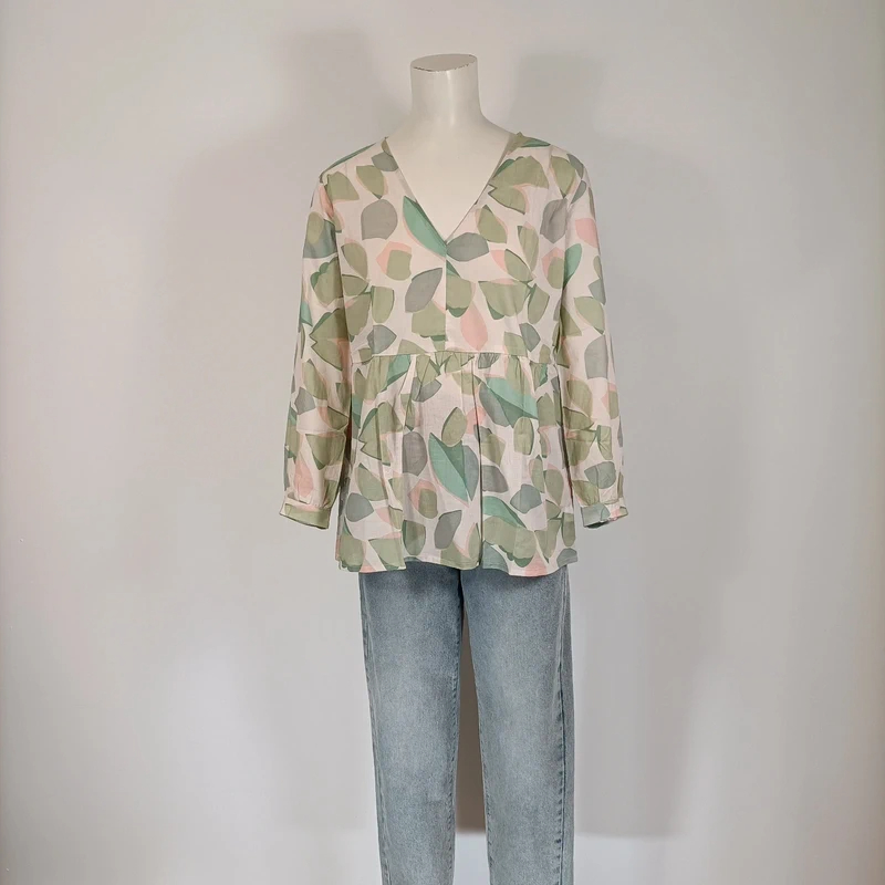 Blouse fluide imprimé feuillage pastel Quintessence col V manches 3/4 légère taille M Comme neuf - Vue 4 - 