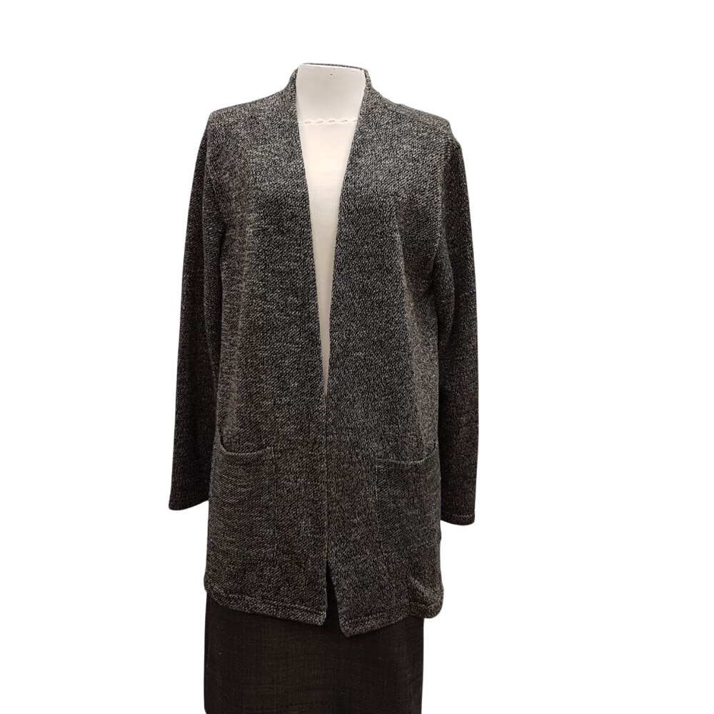 Acheter Gilet noir et blanc chiné - ZARA- Taille M Bon état - 11,00 € Gilet noir et blanc chiné - ZARA- Taille M Bon état - reconditionné disponible sur Label Emmaüs