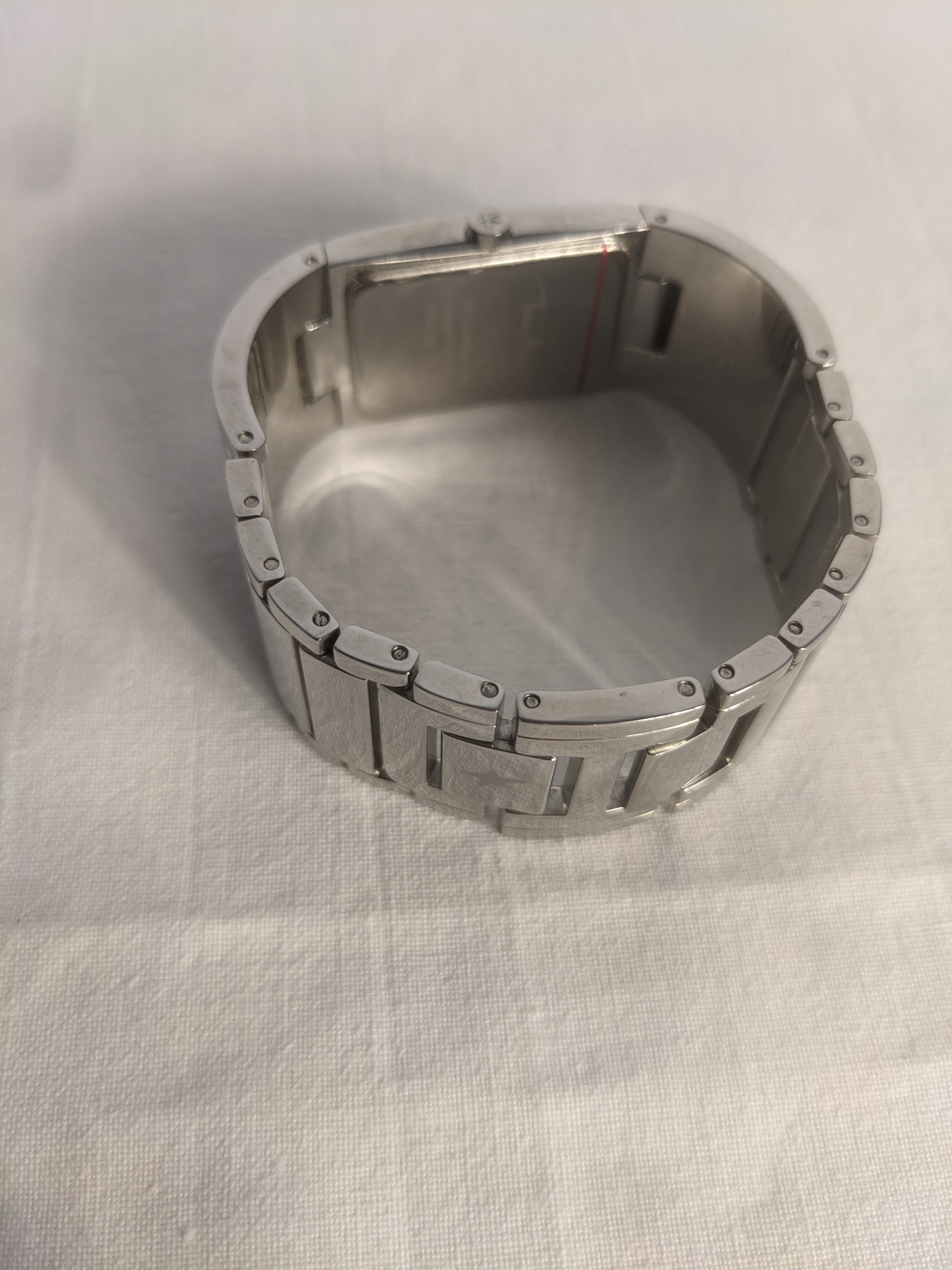 Voir photo 4 de Montre Thierry Mugler Quartz analogique bracelet acier inoxydable Montre Thierry Mugler Quartz analogique bracelet acier inoxydable Bon état - Vue 4 -