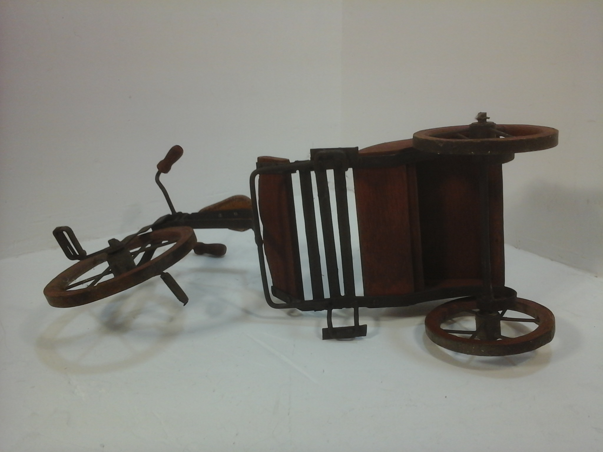 Voir photo 7 de Tricycle bois 2 places vintage Tricycle bois 2 places vintage État correct - Vue 7 -