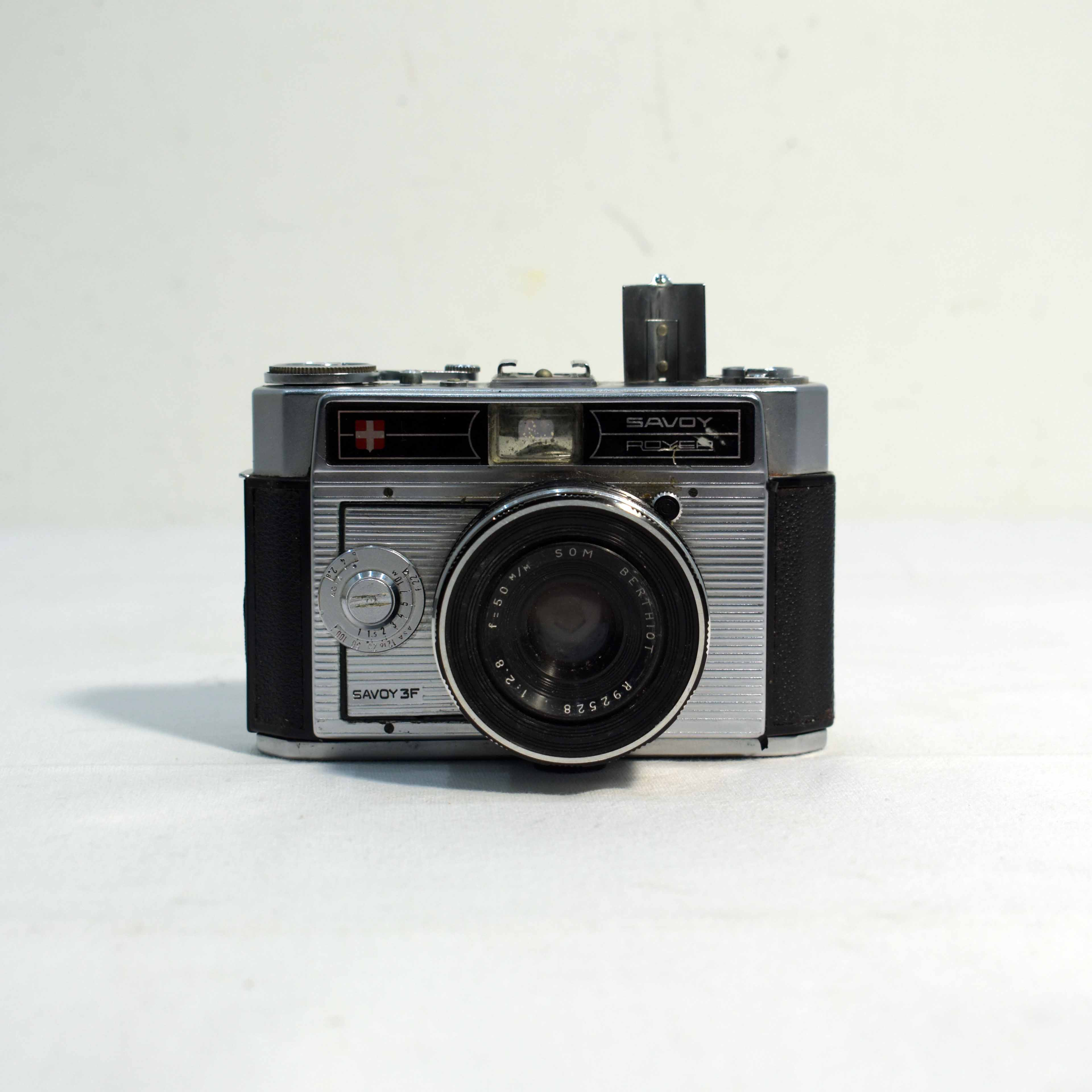 Royer® Savoy III F (Flash) - Appareil photo Argentique 24x36 - Bon état sur Label Emmaüs