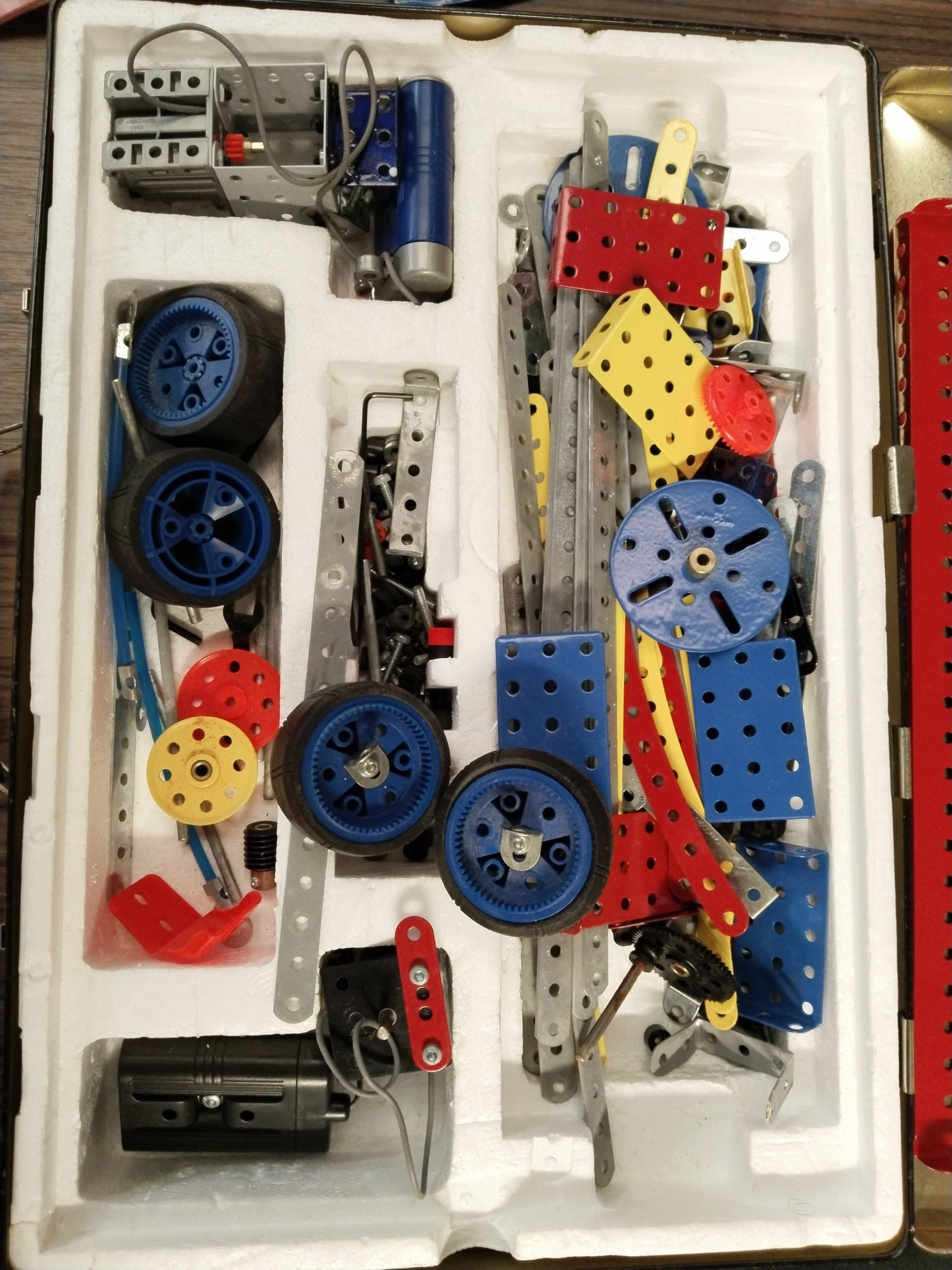 Voir photo 3 de Meccano 23 modèles boîte fer Meccano 23 modèles boîte fer État correct - Vue 3 -