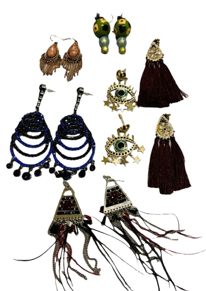 Acheter Lot de six paires de boucles d'oreilles fantaisie Bon état - 10,50 € Lot de six paires de boucles d'oreilles fantaisie Bon état - reconditionné disponible sur Label Emmaüs