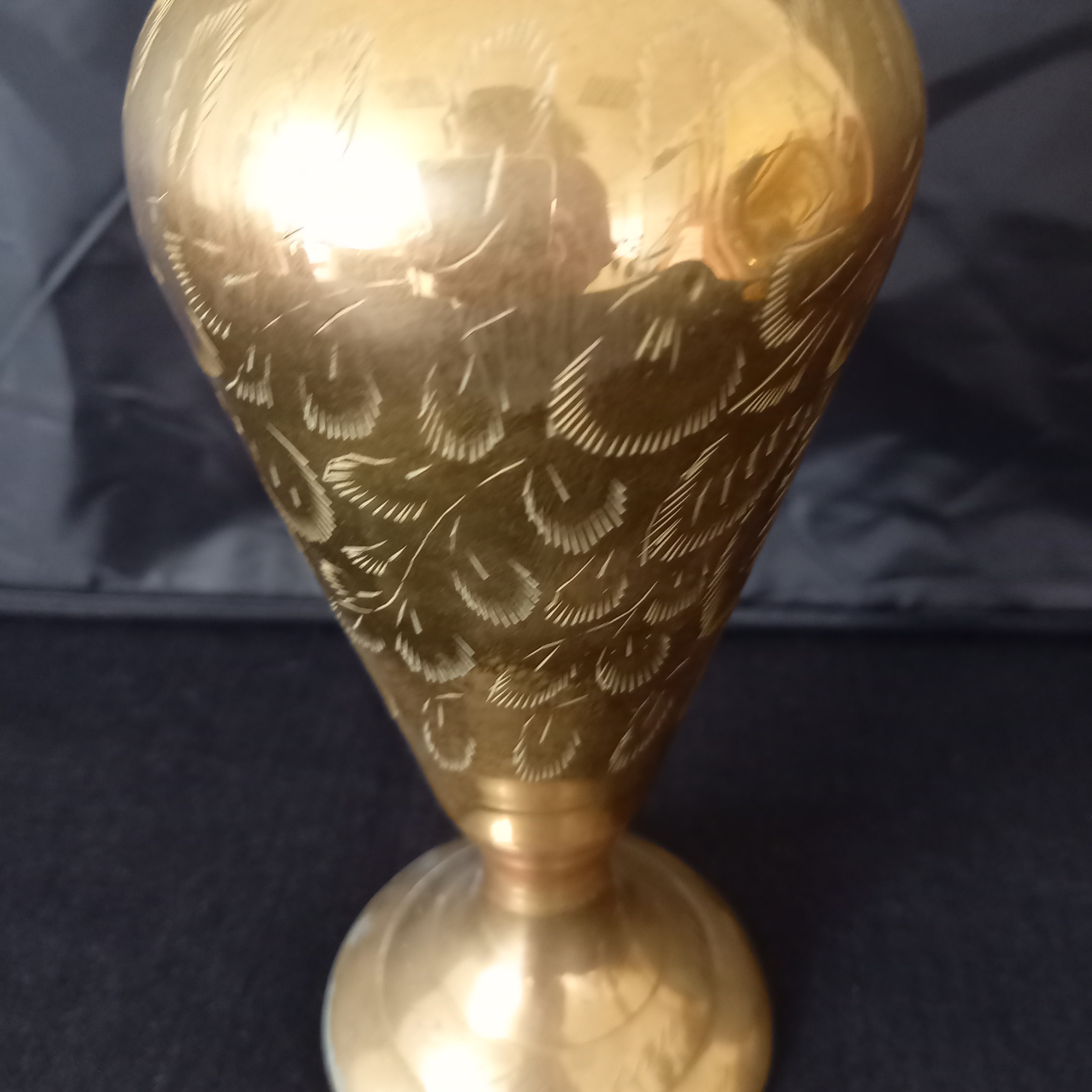 Voir photo 5 de 2 Vases classiques vintage en laiton. 2 Vases classiques vintage en laiton. Bon état - Vue 5 -