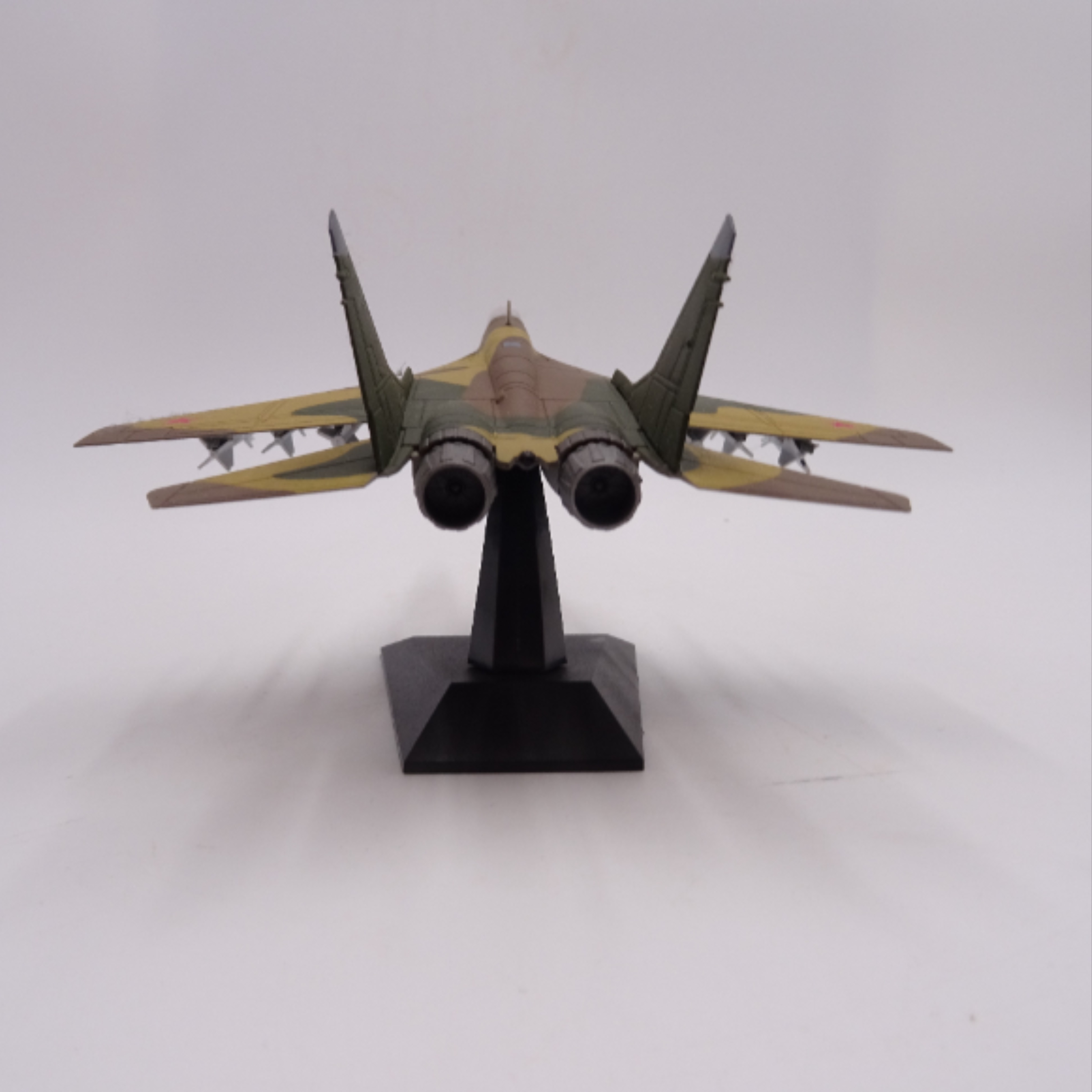 Miniature avion de chasse MIG 29 FULCRUM État correct - Vue 4 - 
