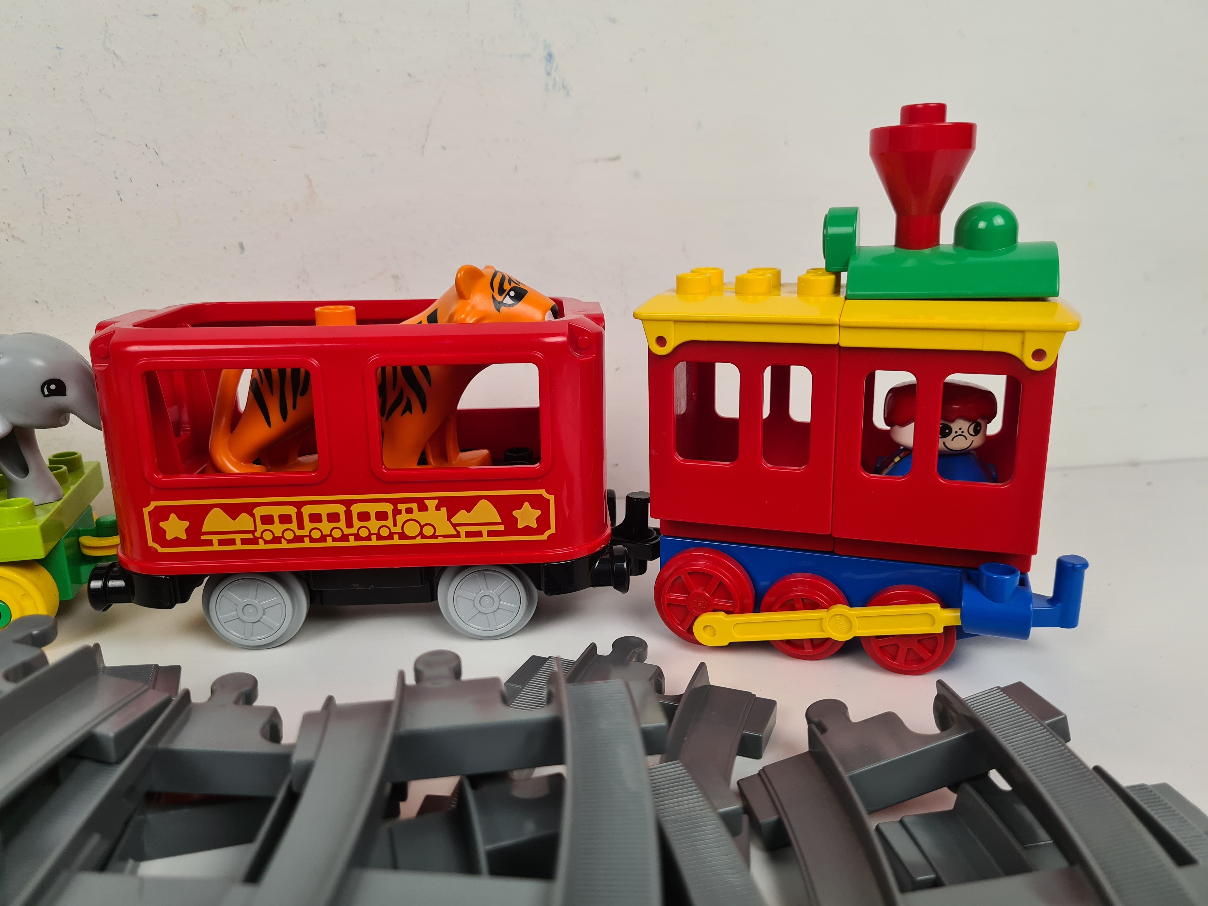 Lego Duplo - Sachet 1kg de blocs de construction en vrac avec 1train, 1 personnage et des animaux- +12 mois - Photo 5