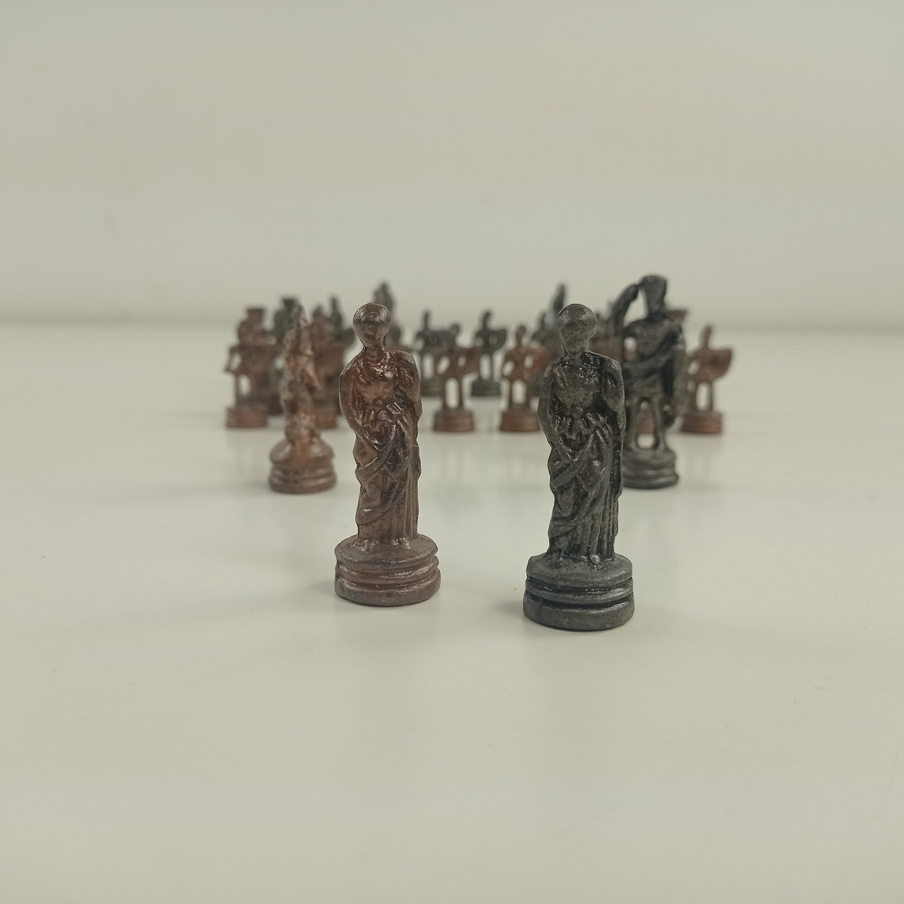 Figurines en plomb de jeu d'échec. Très bon état - Vue 3 - 