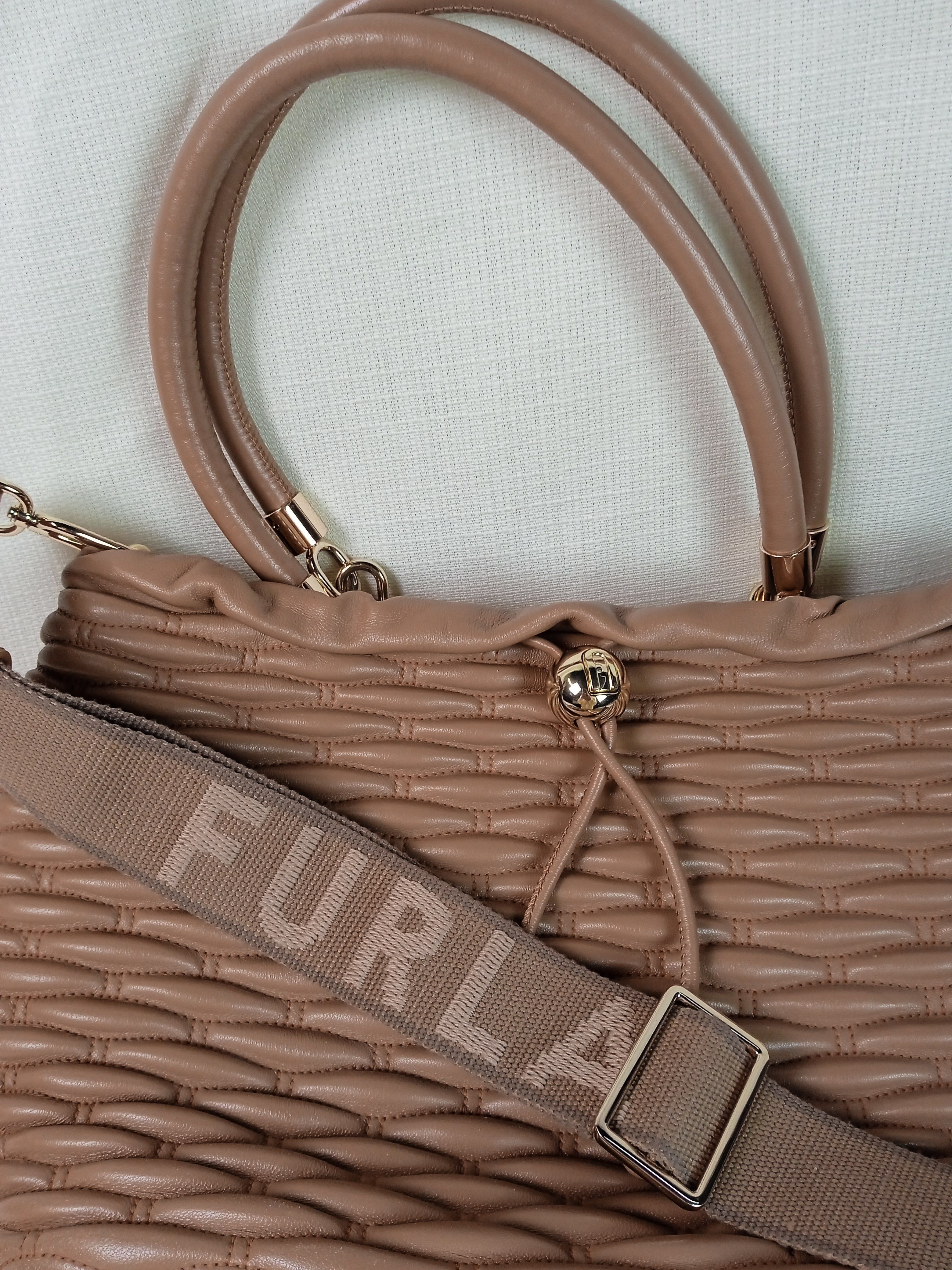 Sac à main FURLA modèle NIDO TOTE couleur Deserto Bon état - Vue 5 - 