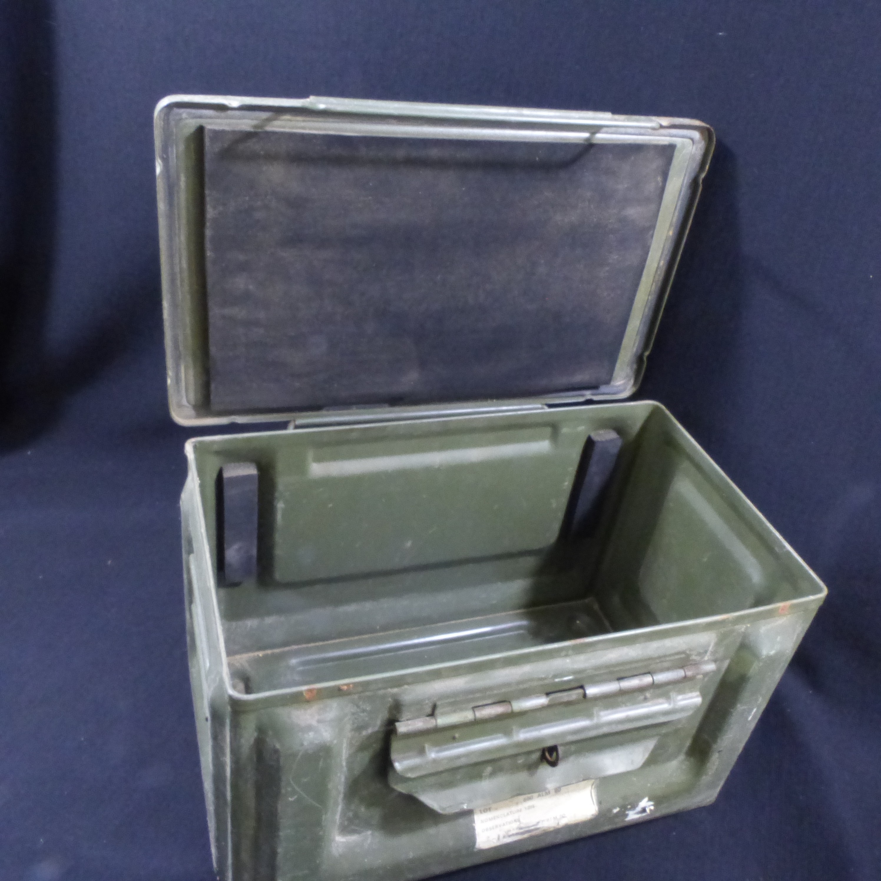 Caisse à munition en métal kaki - Armée Française - Photo 1