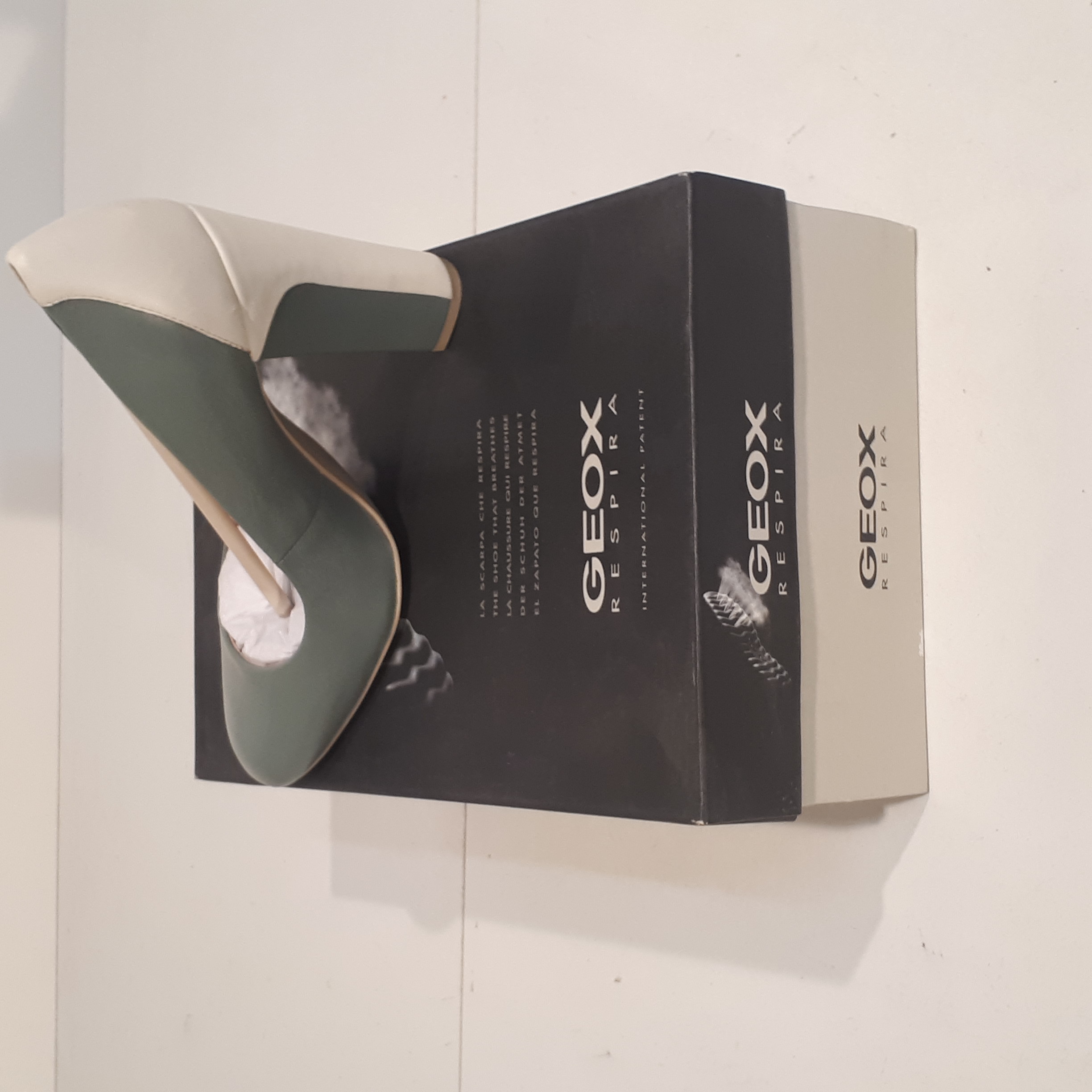 Chaussures à talon en cuir Geox Respira, Modèle Symphonia High A-Nappa, bicolores bleu lac et blanc cassé, T. 41  -  reconditionné disponible sur Label Emmaüs