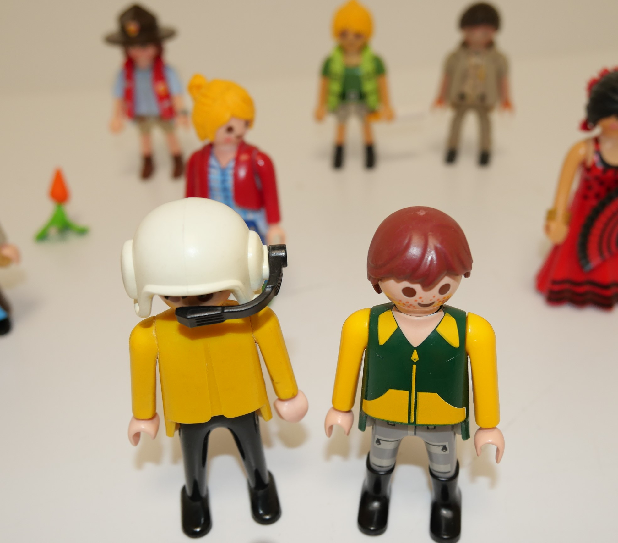Voir photo 7 de Lot de 17 personnages Playmobil GEOBRA Lot de 17 personnages Playmobil GEOBRA Bon état - Vue 7 -